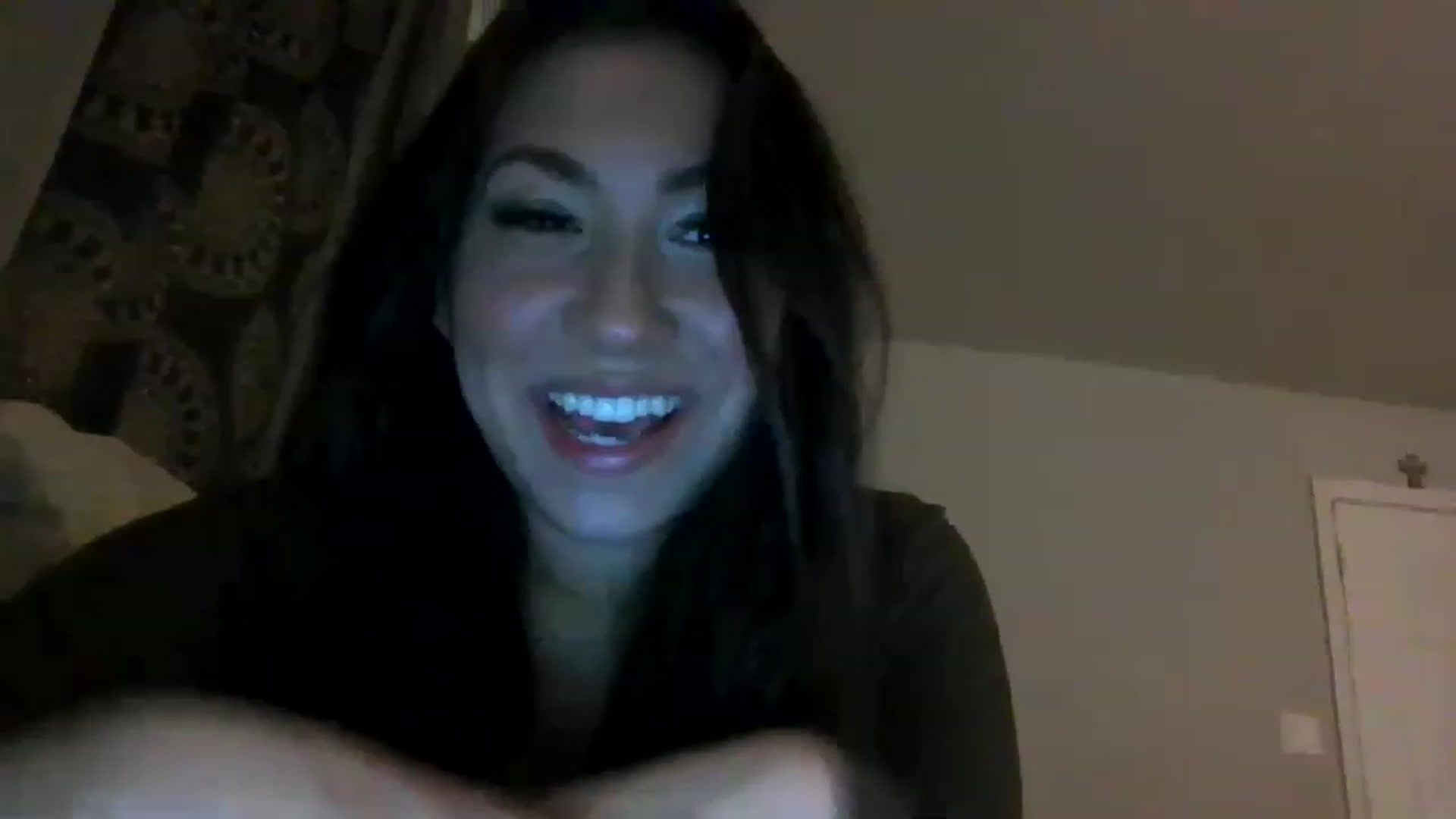 Gallery image thumbnail from Aracelyx3's myfreecams stream on, 12/24/2022, 08:19 image 4 of 20