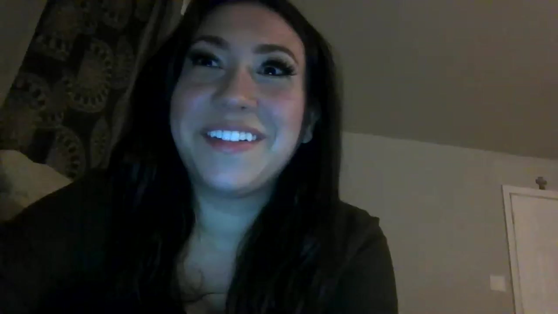 Gallery image thumbnail from Aracelyx3's myfreecams stream on, 12/24/2022, 08:19 image 11 of 20