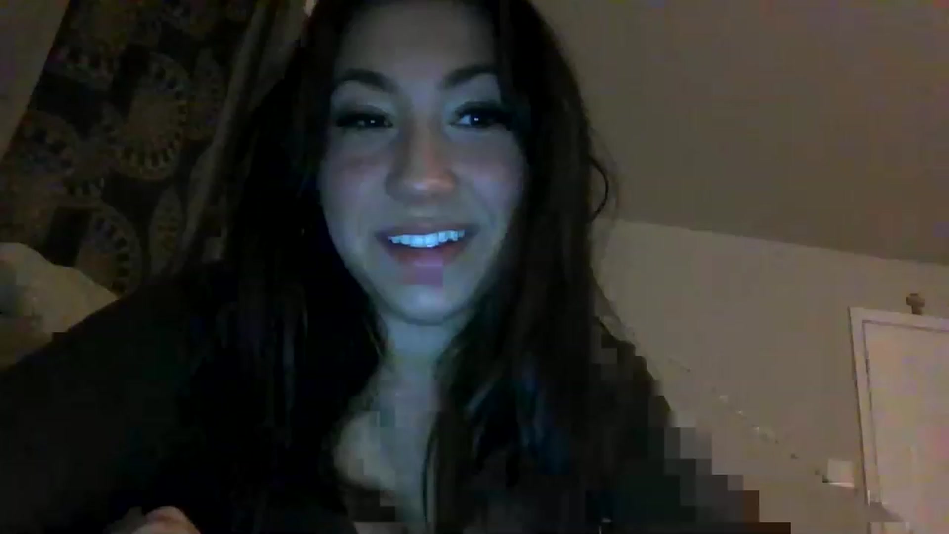 Gallery image thumbnail from Aracelyx3's myfreecams stream on, 12/24/2022, 08:19 image 16 of 20