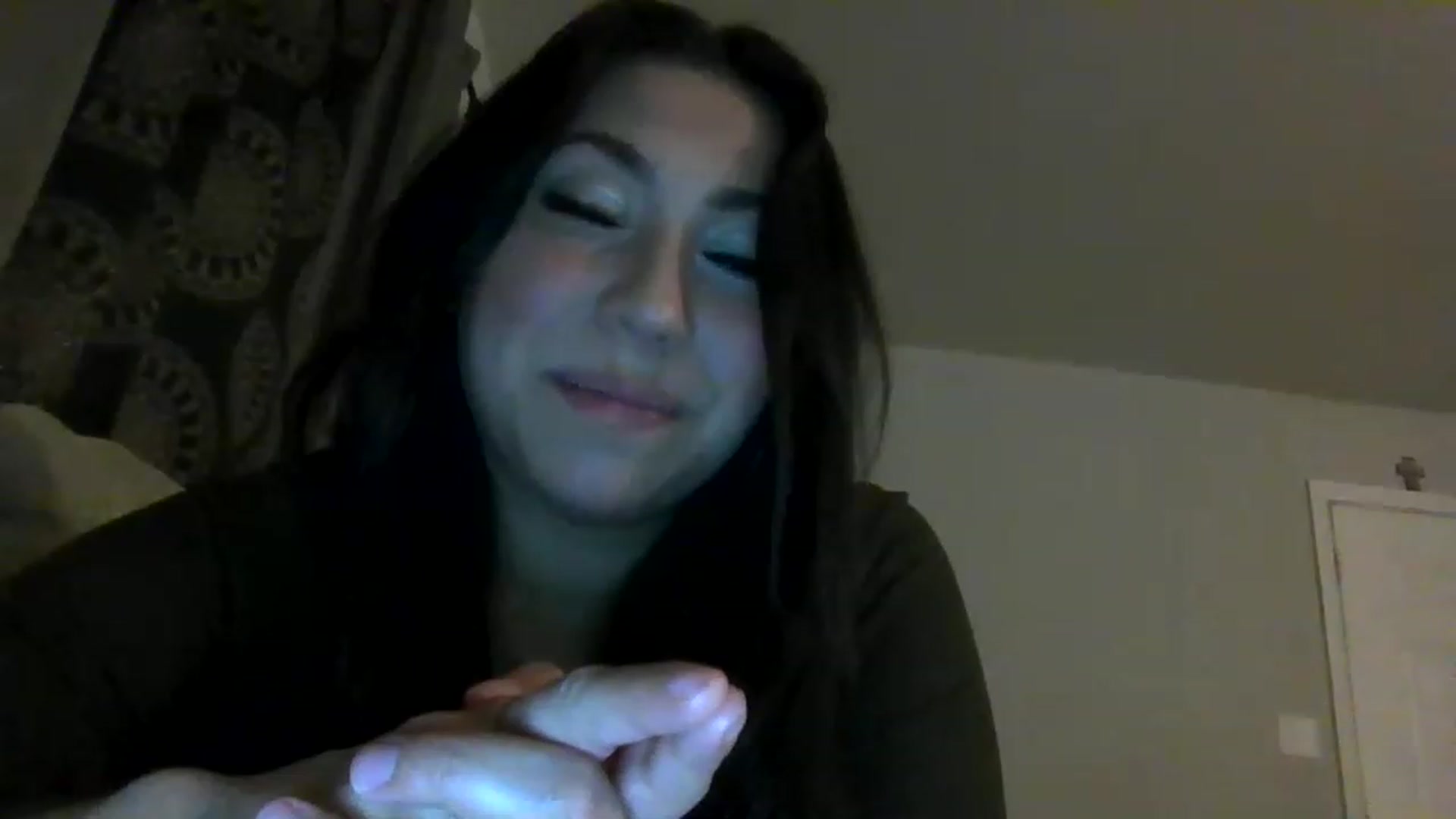 Gallery image thumbnail from Aracelyx3's myfreecams stream on, 12/24/2022, 08:19 image 5 of 20