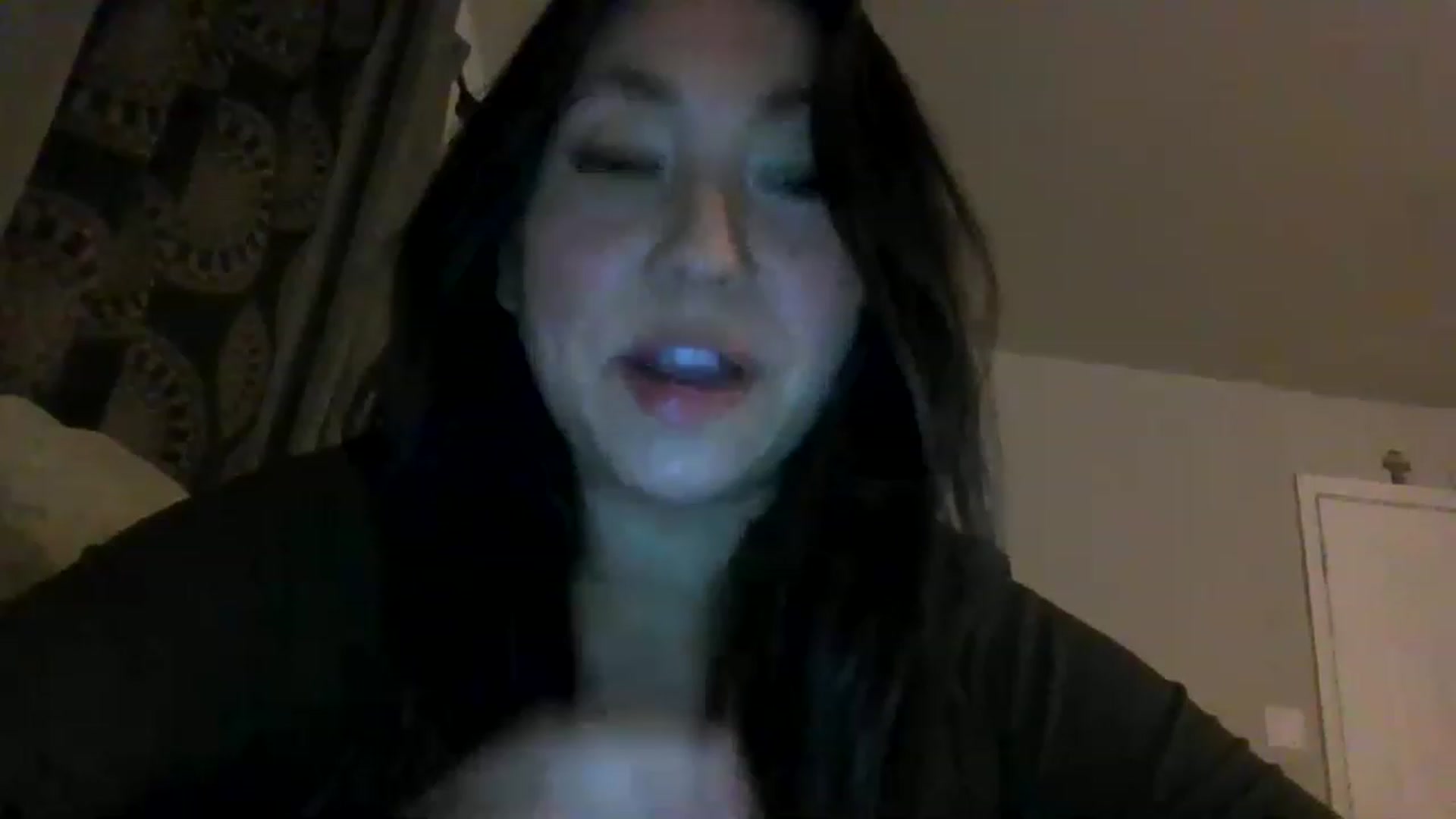 Gallery image thumbnail from Aracelyx3's myfreecams stream on, 12/24/2022, 08:19 image 3 of 20
