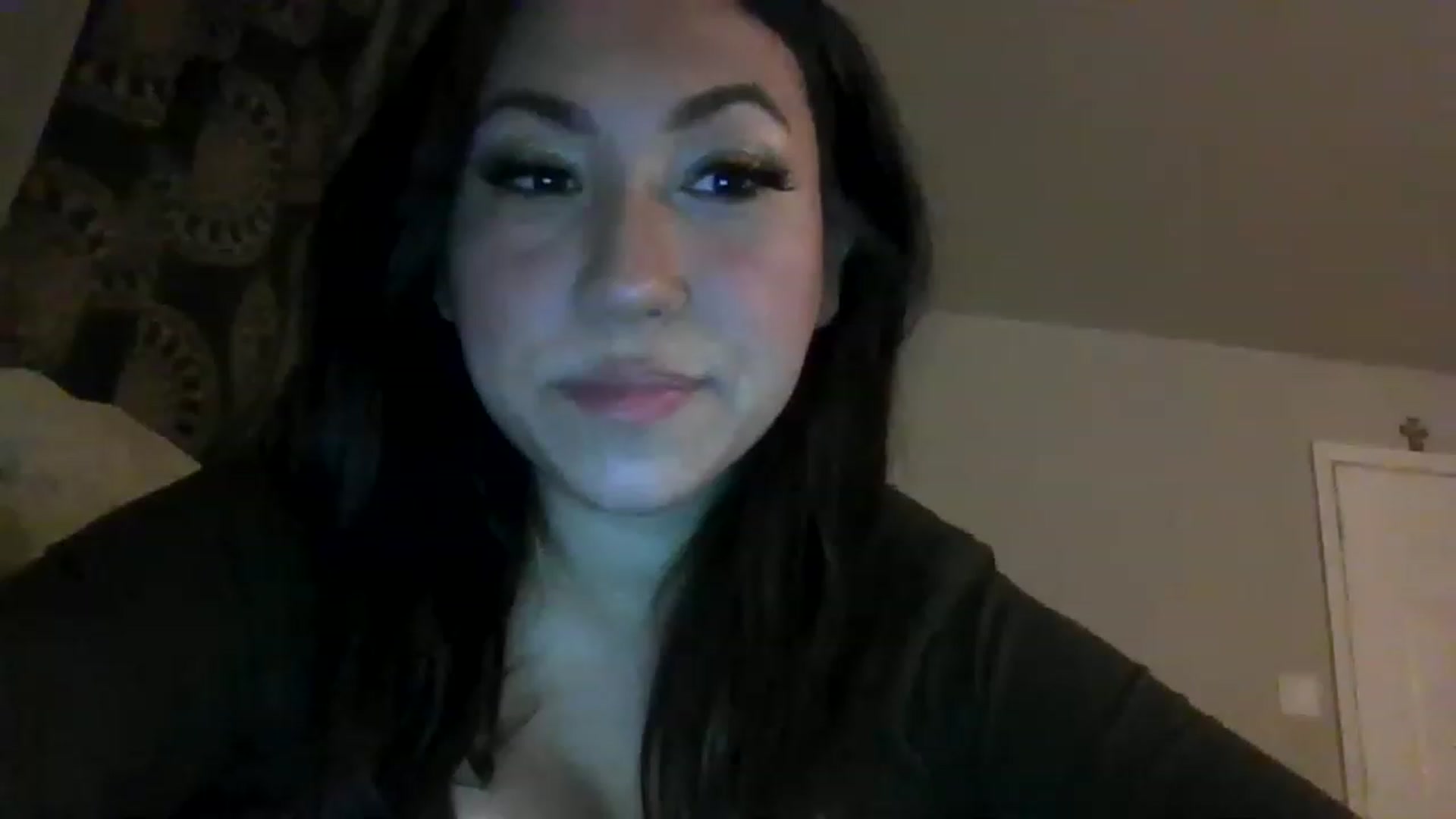 Gallery image thumbnail from Aracelyx3's myfreecams stream on, 12/24/2022, 08:19 image 8 of 20
