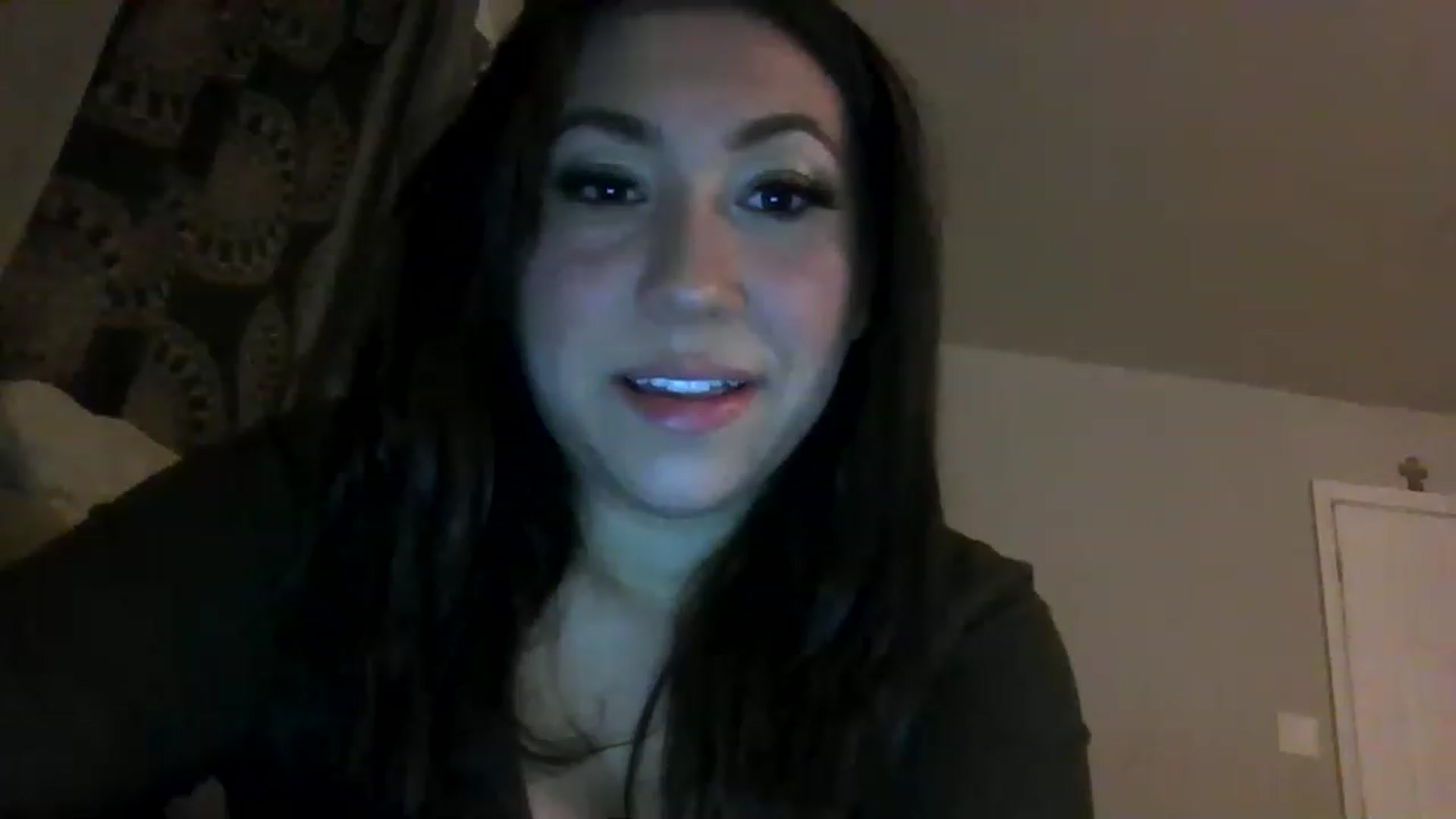 Gallery image thumbnail from Aracelyx3's myfreecams stream on, 12/24/2022, 08:19 image 14 of 20