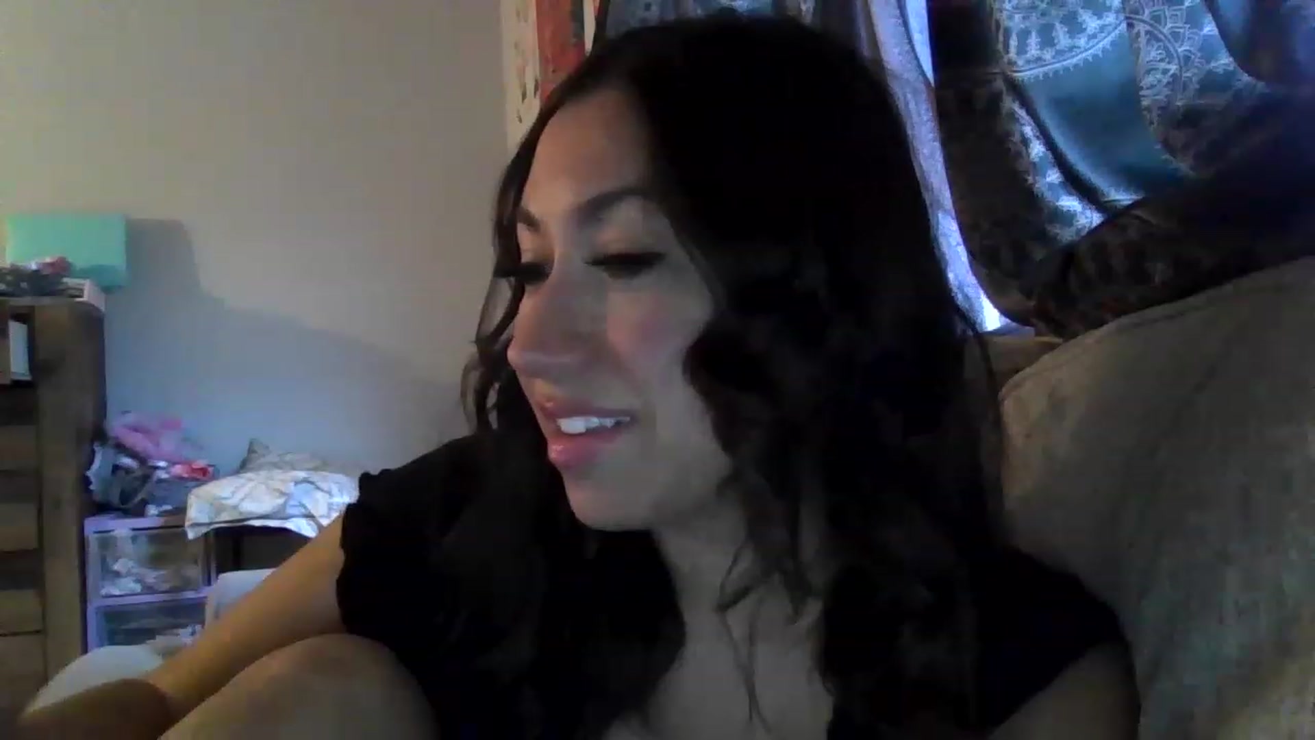 Gallery image thumbnail from Aracelyx3's myfreecams stream on, 01/03/2023, 24:19 image 17 of 20