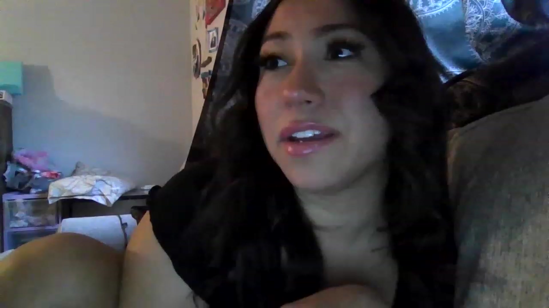 Gallery image thumbnail from Aracelyx3's myfreecams stream on, 01/03/2023, 24:19 image 8 of 20
