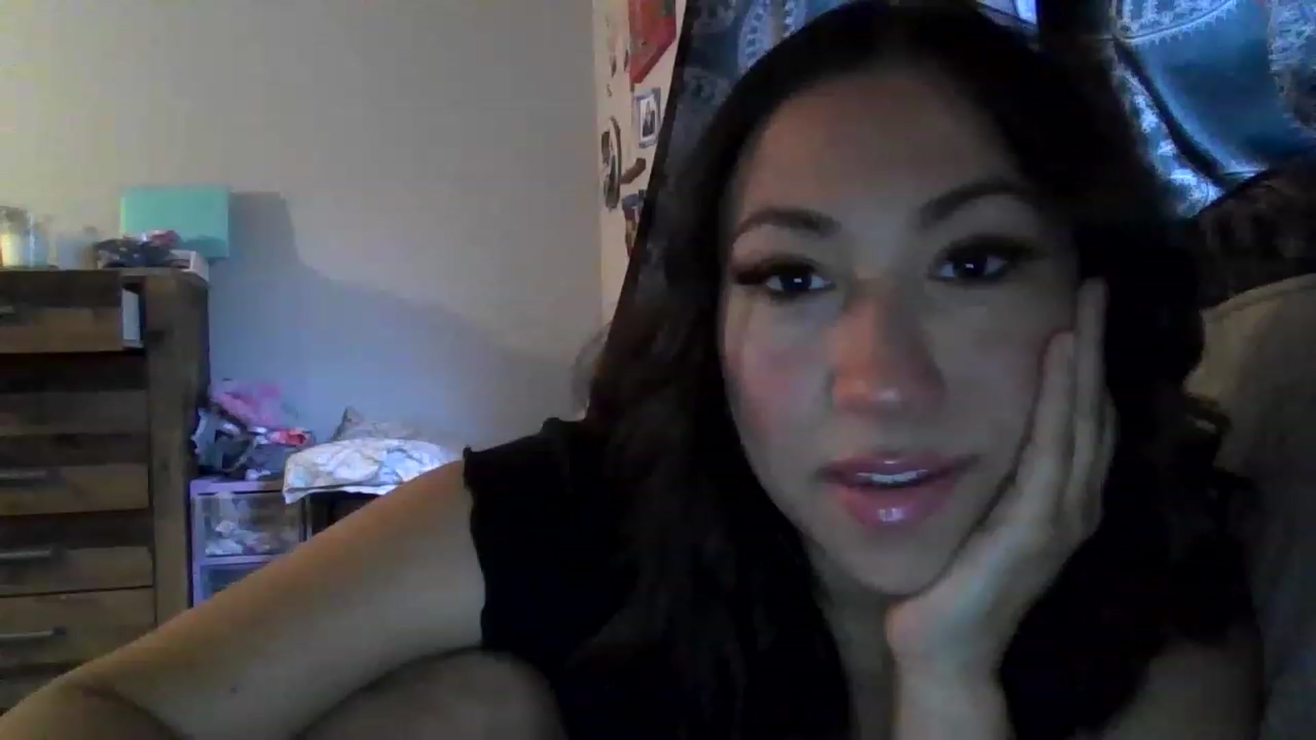 Gallery image thumbnail from Aracelyx3's myfreecams stream on, 01/03/2023, 24:19 image 20 of 20