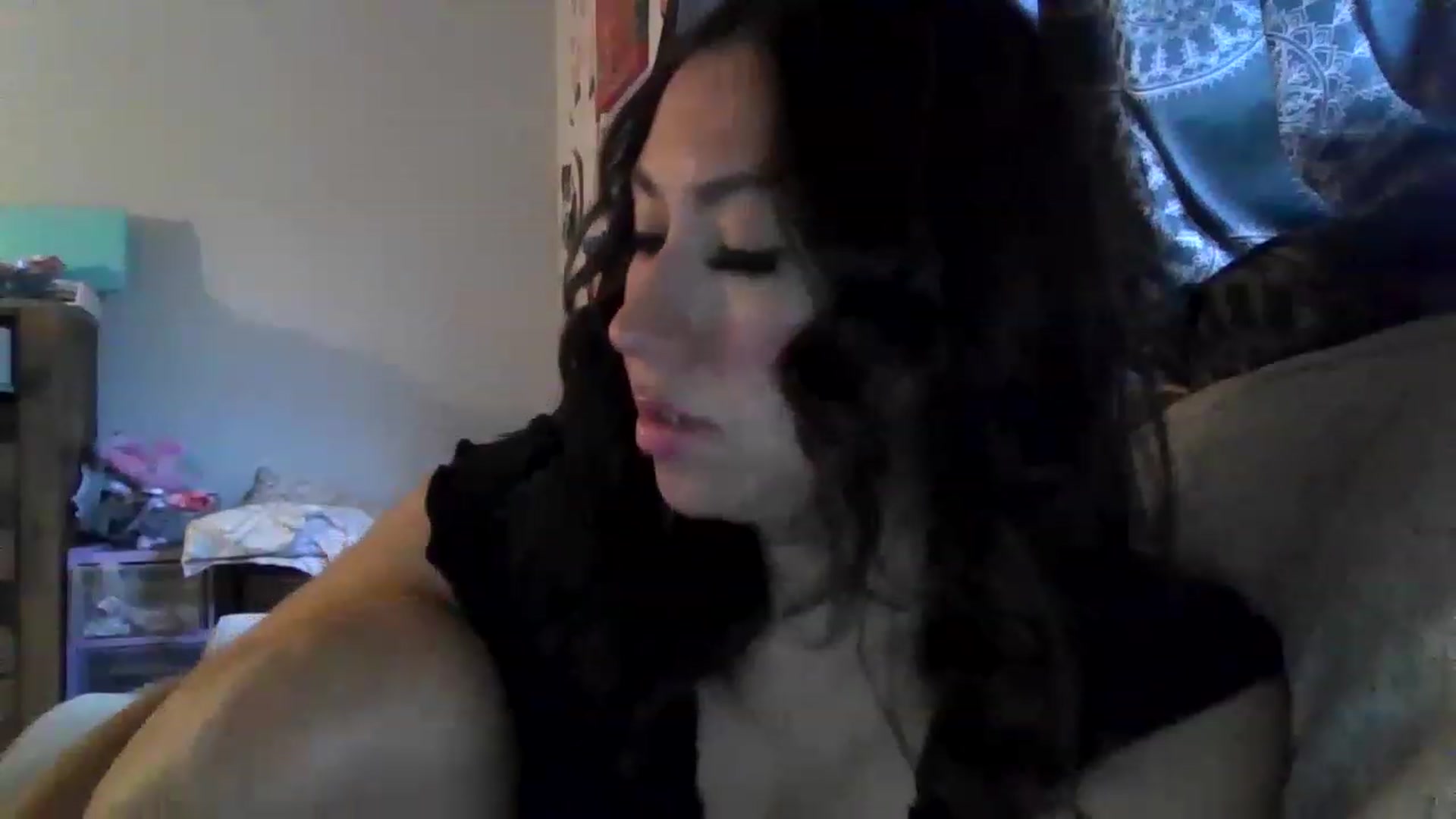 Gallery image thumbnail from Aracelyx3's myfreecams stream on, 01/03/2023, 24:19 image 12 of 20