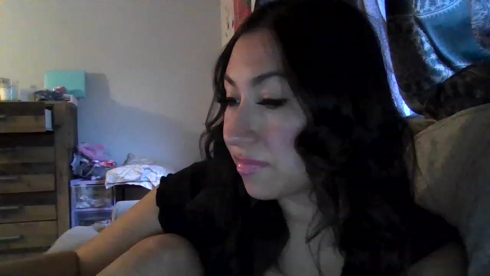 Gallery image thumbnail from Aracelyx3's myfreecams stream on, 01/03/2023, 24:19 image 18 of 20