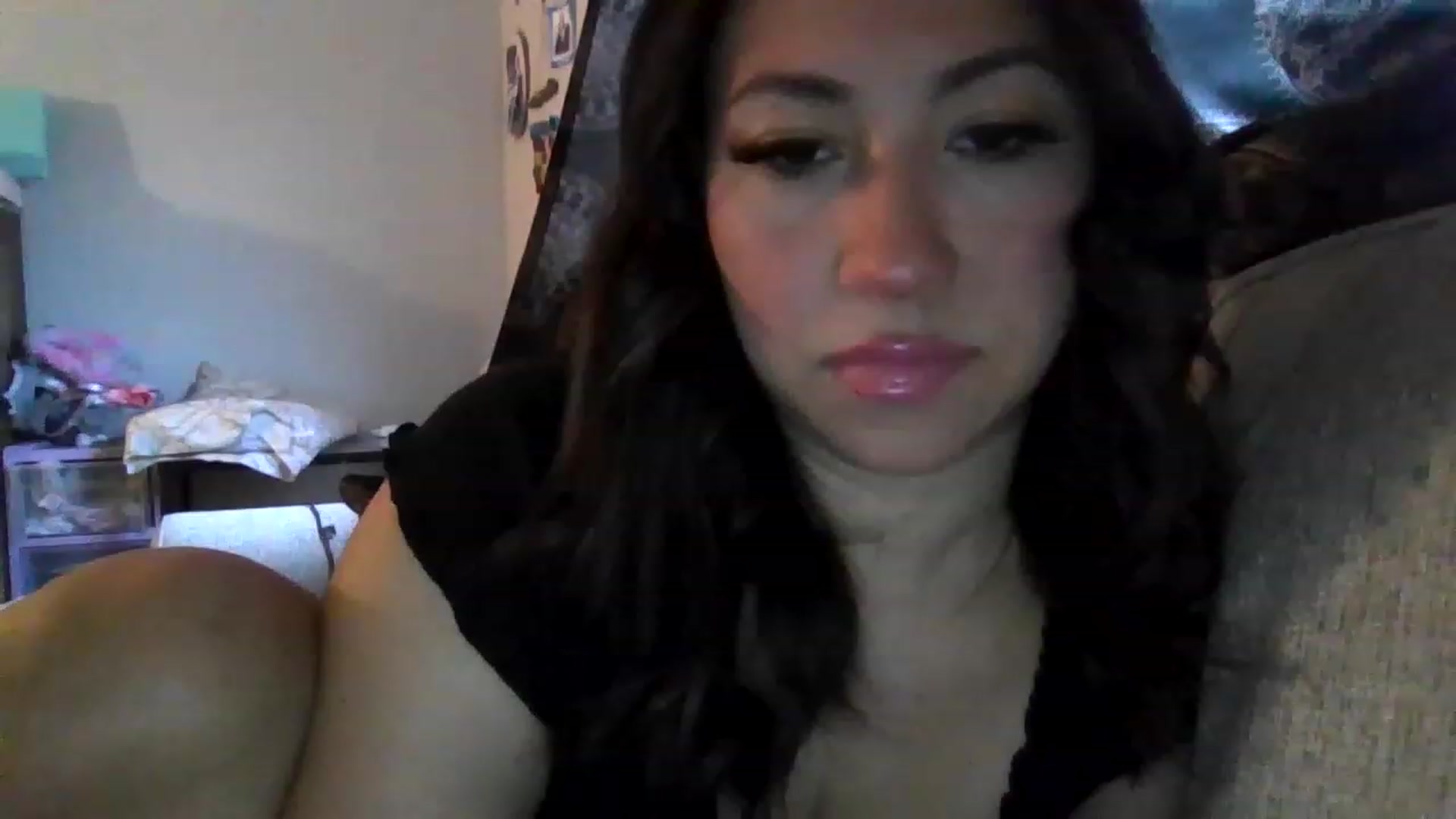 Gallery image thumbnail from Aracelyx3's myfreecams stream on, 01/03/2023, 24:19 image 1 of 20