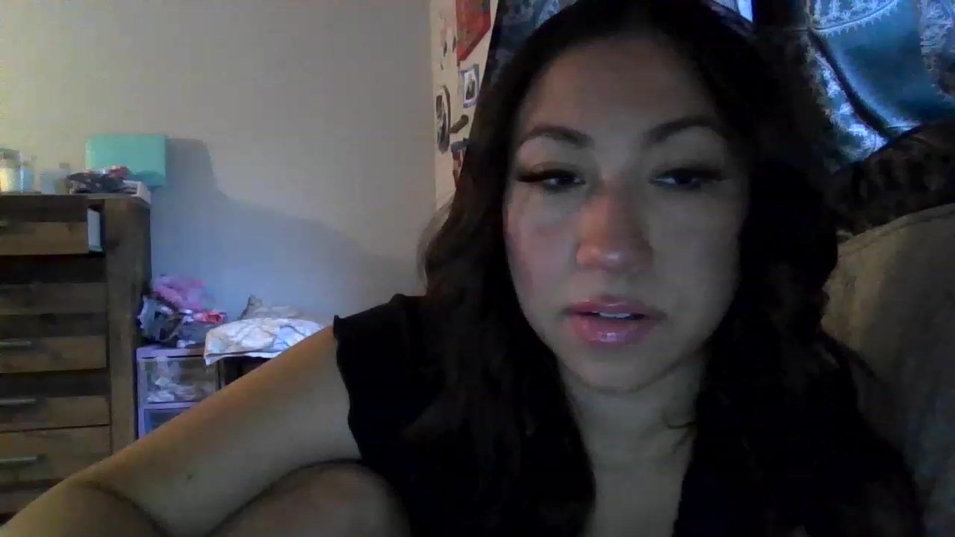Gallery image thumbnail from Aracelyx3's myfreecams stream on, 01/03/2023, 24:19 image 19 of 20