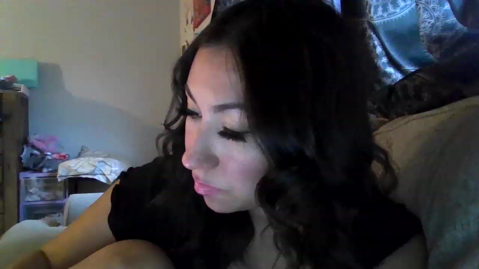 Gallery image thumbnail from Aracelyx3's myfreecams stream on, 01/03/2023, 24:19 image 14 of 20