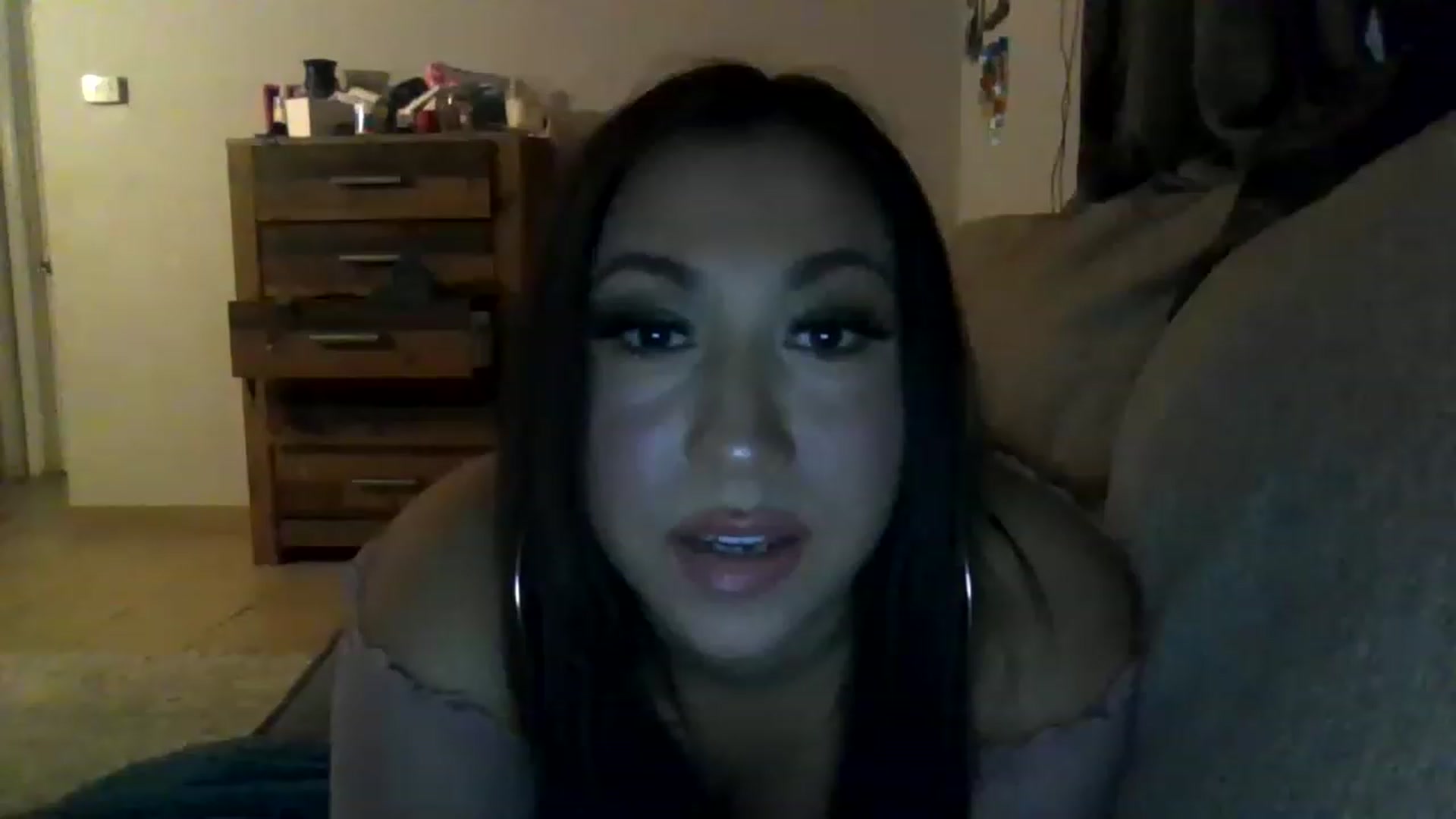 Gallery image thumbnail from Aracelyx3's myfreecams stream on, 01/16/2023, 07:51 image 16 of 20