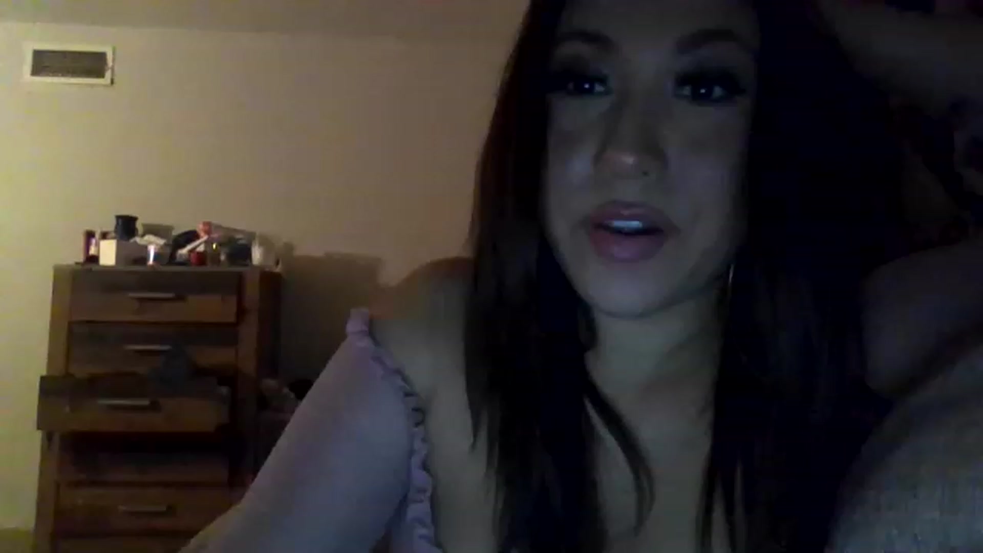 Gallery image thumbnail from Aracelyx3's myfreecams stream on, 01/16/2023, 07:51 image 8 of 20