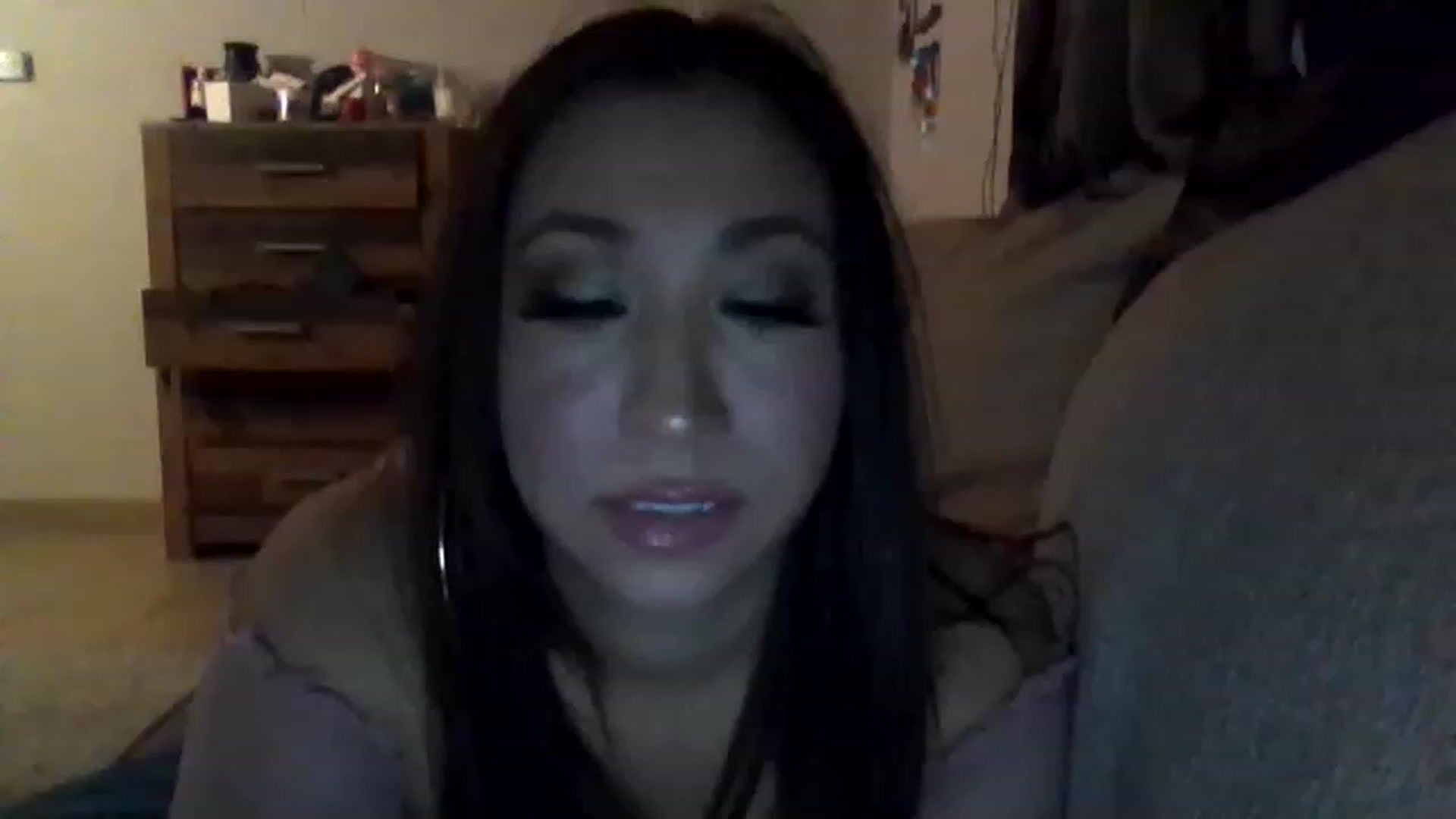 Gallery image thumbnail from Aracelyx3's myfreecams stream on, 01/16/2023, 07:51 image 10 of 20