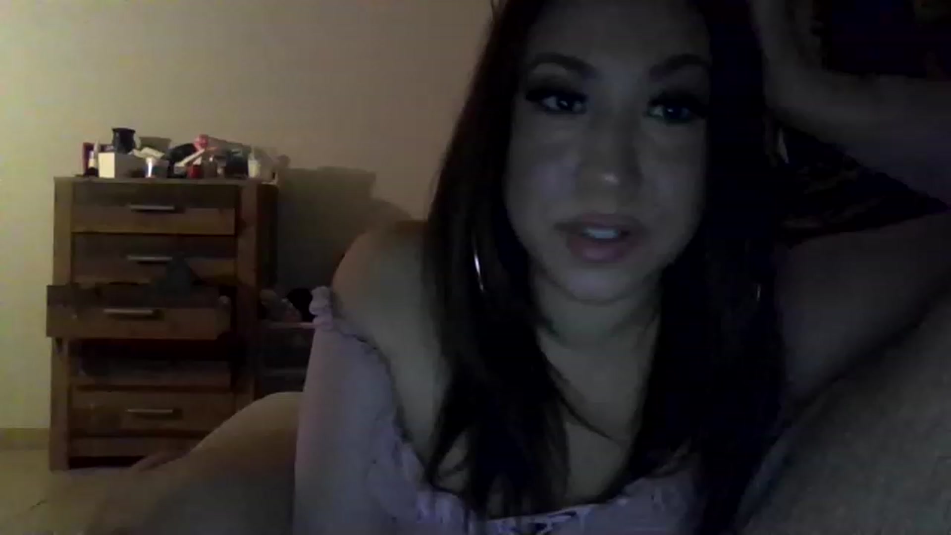 Gallery image thumbnail from Aracelyx3's myfreecams stream on, 01/16/2023, 07:51 image 3 of 20