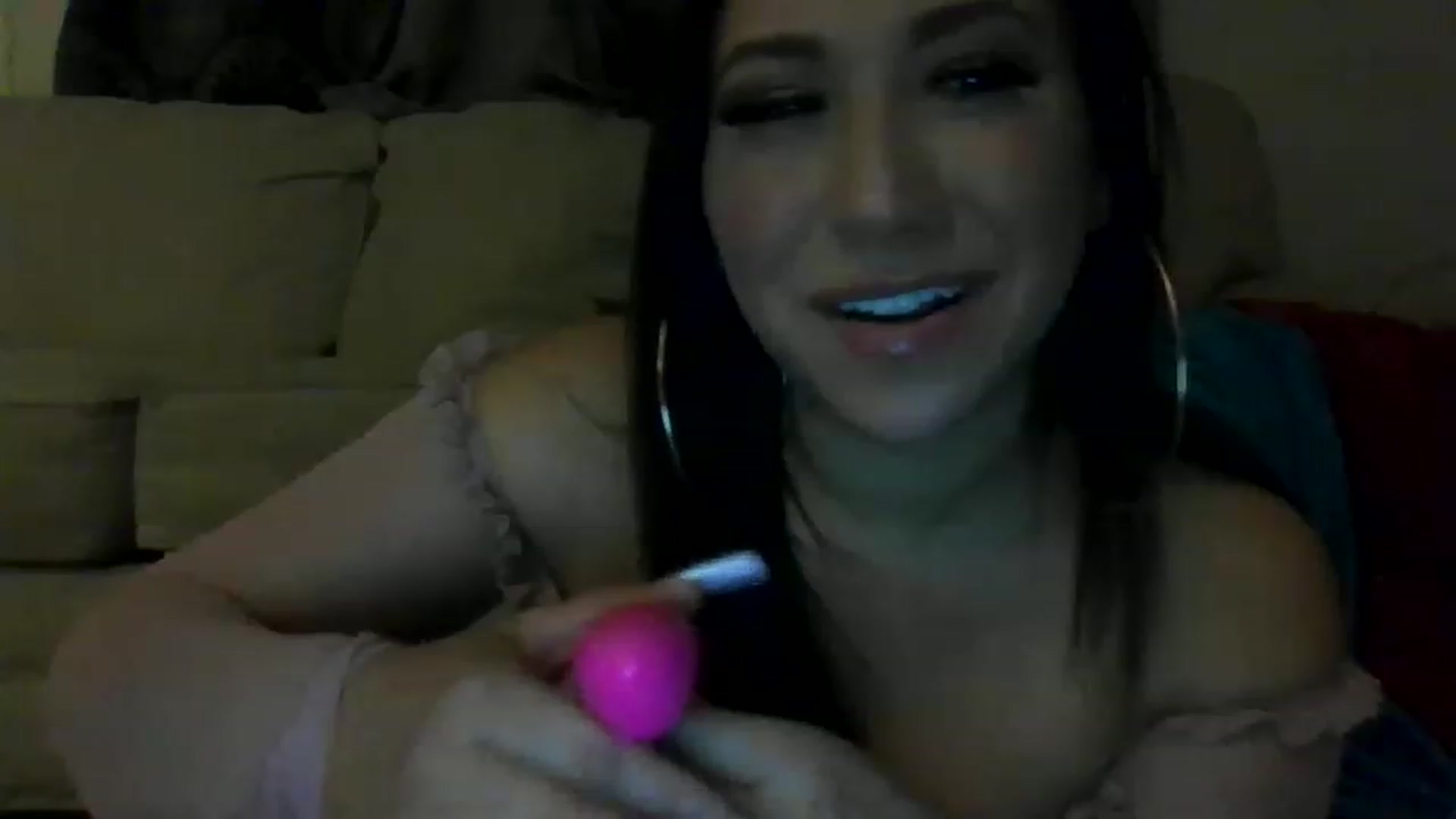 Gallery image thumbnail from Aracelyx3's myfreecams stream on, 01/16/2023, 09:11 image 17 of 20