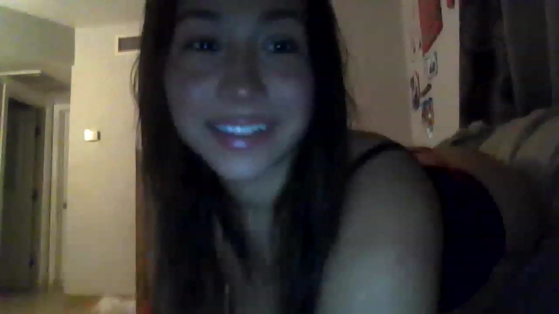 Gallery image thumbnail from Aracelyx3's myfreecams stream on, 01/17/2023, 07:39 image 10 of 20