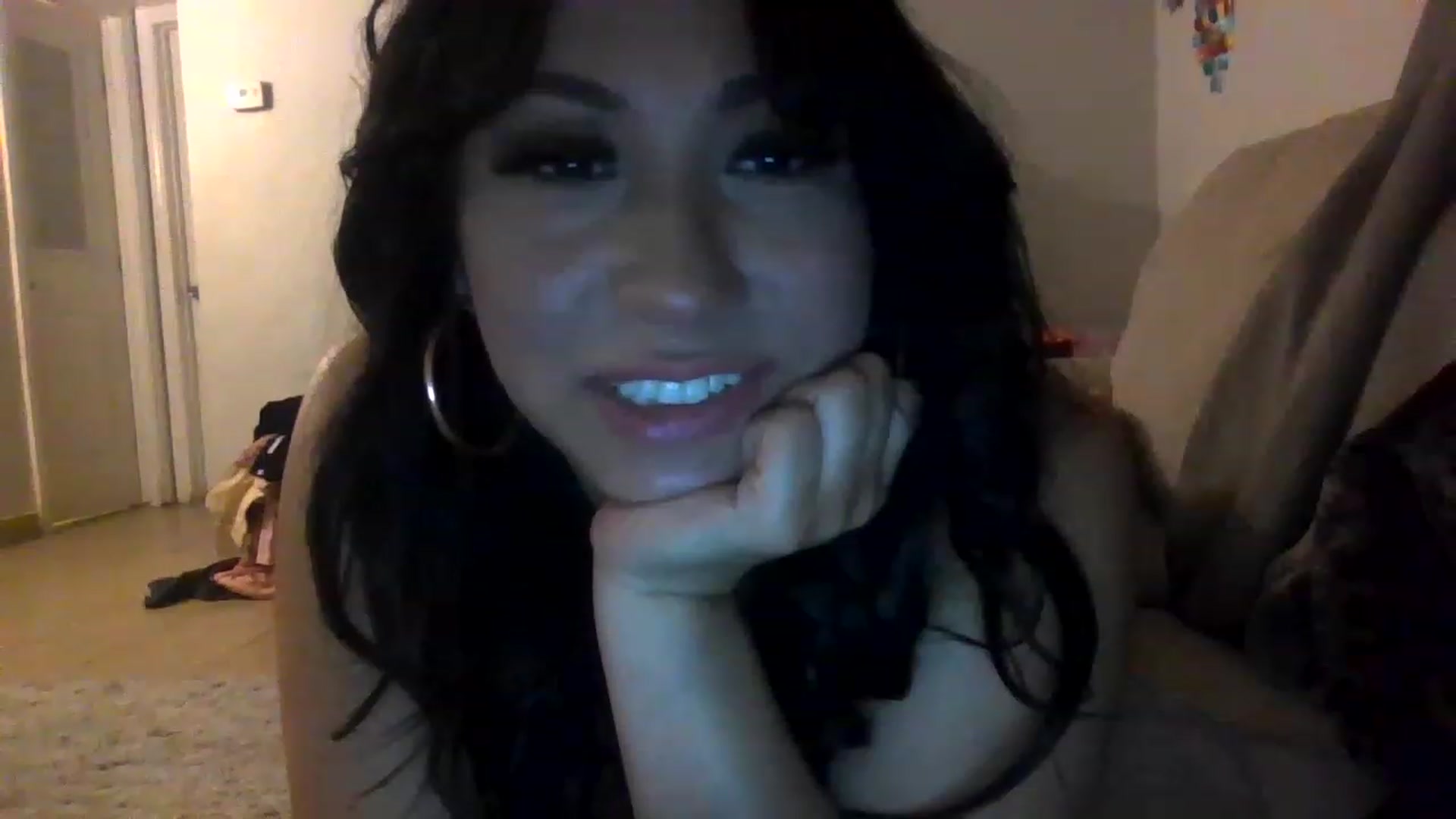 Gallery image thumbnail from Aracelyx3's myfreecams stream on, 02/19/2023, 08:39 image 7 of 20