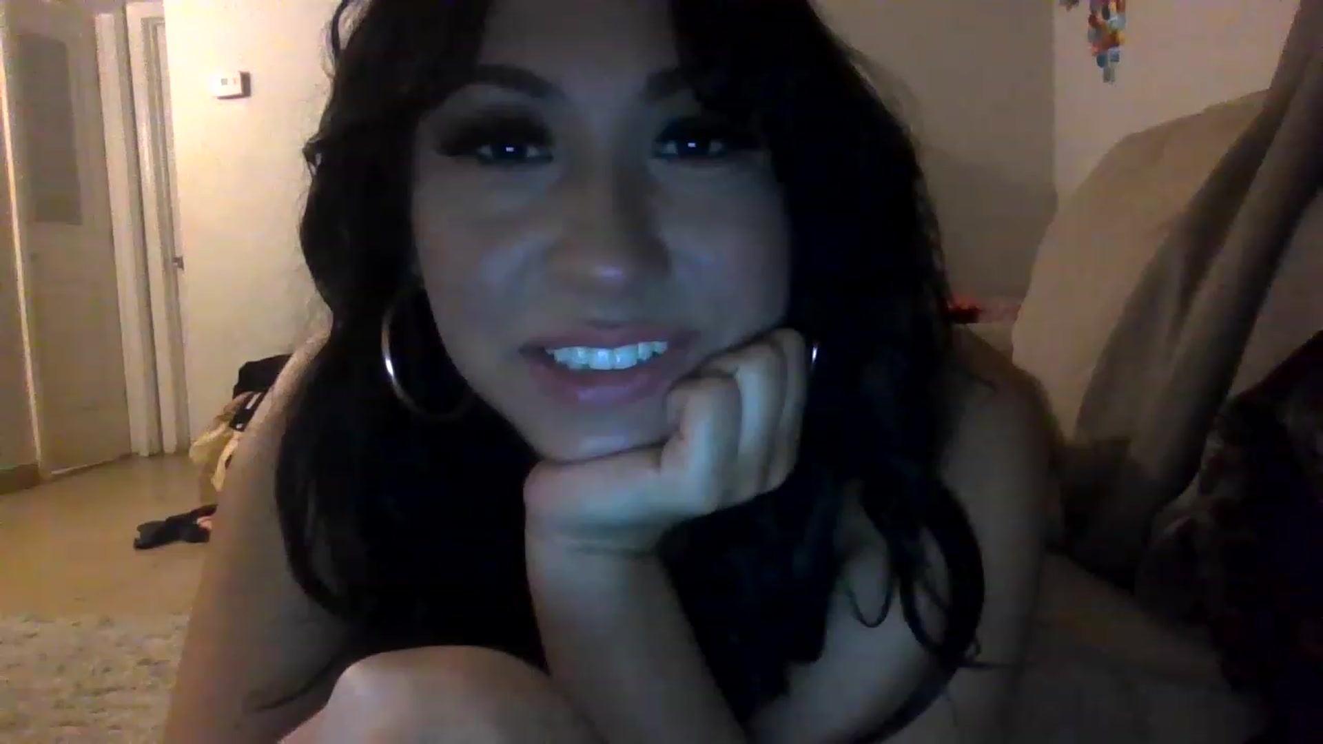Gallery image thumbnail from Aracelyx3's myfreecams stream on, 02/19/2023, 08:39 image 6 of 20