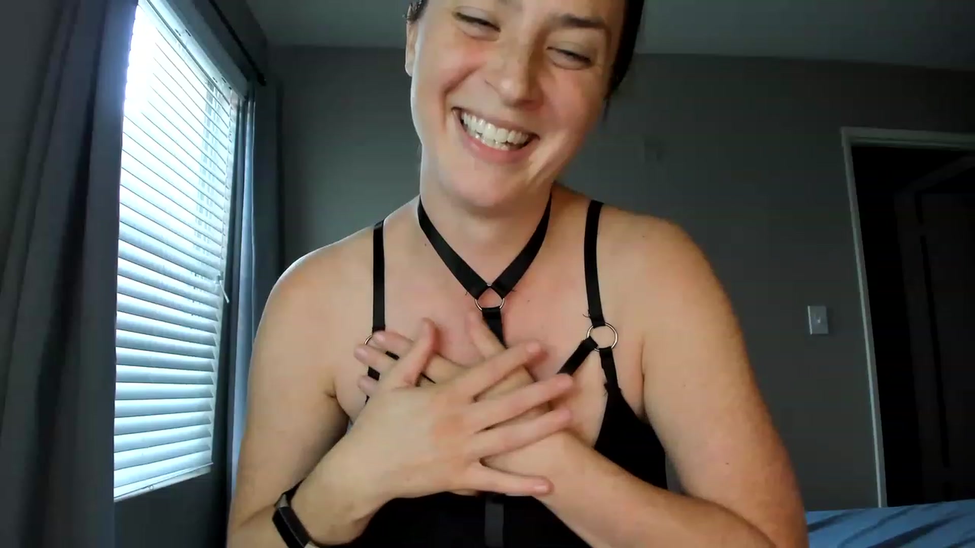 Gallery image thumbnail from Araisyours's myfreecams stream on, 11/17/2022, 23:59 image 15 of 20