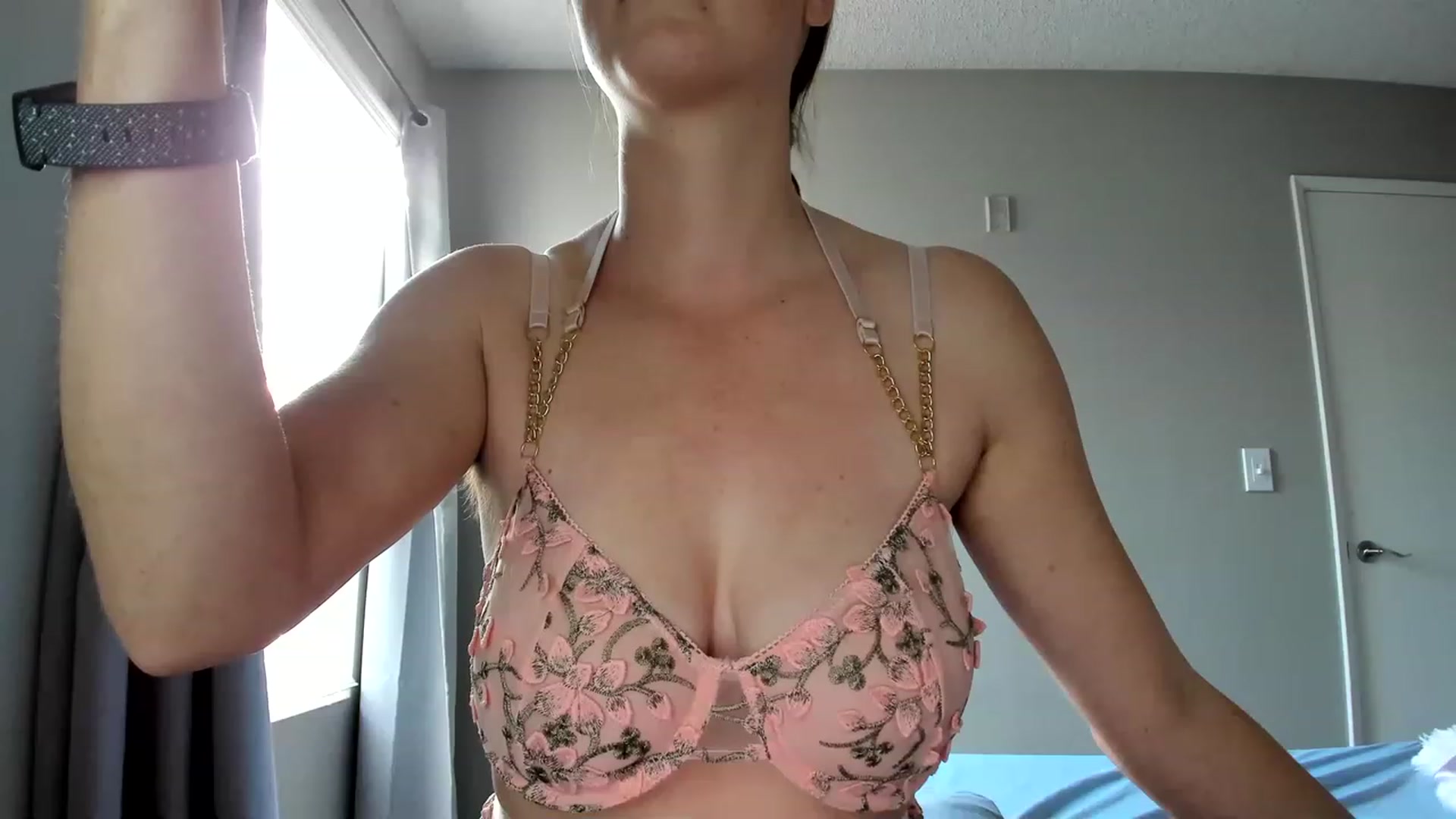 Gallery image thumbnail from Araisyours's myfreecams stream on, 11/25/2022, 17:24 image 8 of 20
