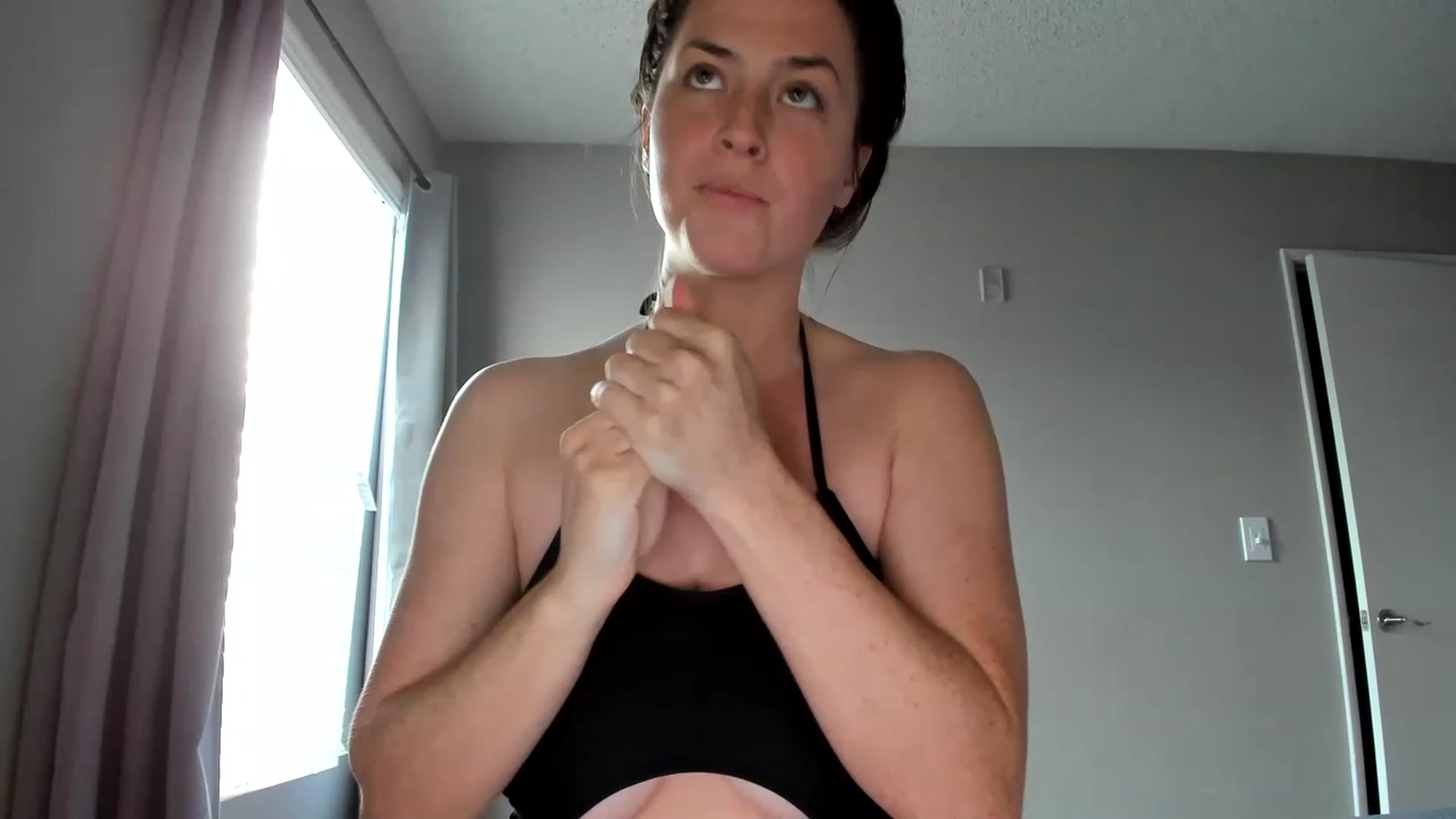 Gallery image thumbnail from Araisyours's myfreecams stream on, 12/02/2022, 16:55 image 11 of 20