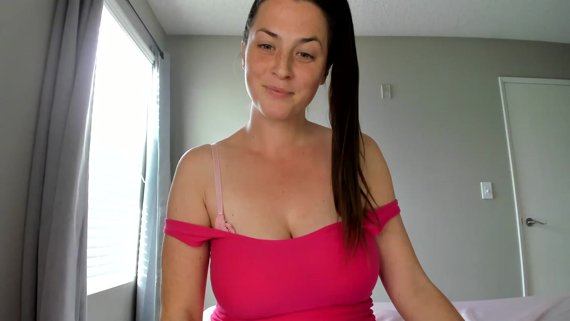 Gallery image thumbnail from Araisyours's myfreecams stream on, 12/10/2022, 17:56 image 18 of 20