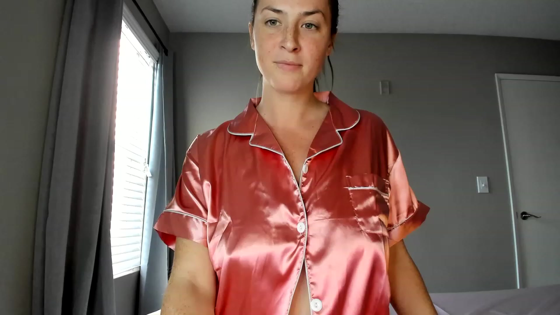 Gallery image thumbnail from Araisyours's myfreecams stream on, 12/11/2022, 16:05 image 2 of 20