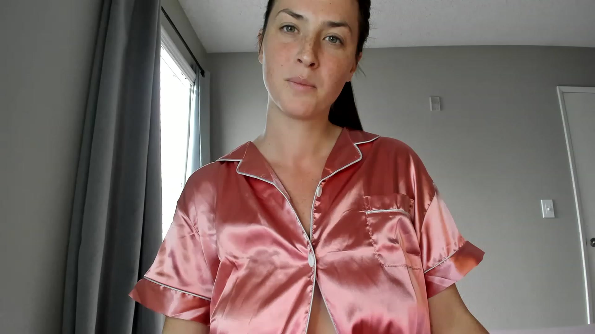 Gallery image thumbnail from Araisyours's myfreecams stream on, 12/11/2022, 17:52 image 11 of 20