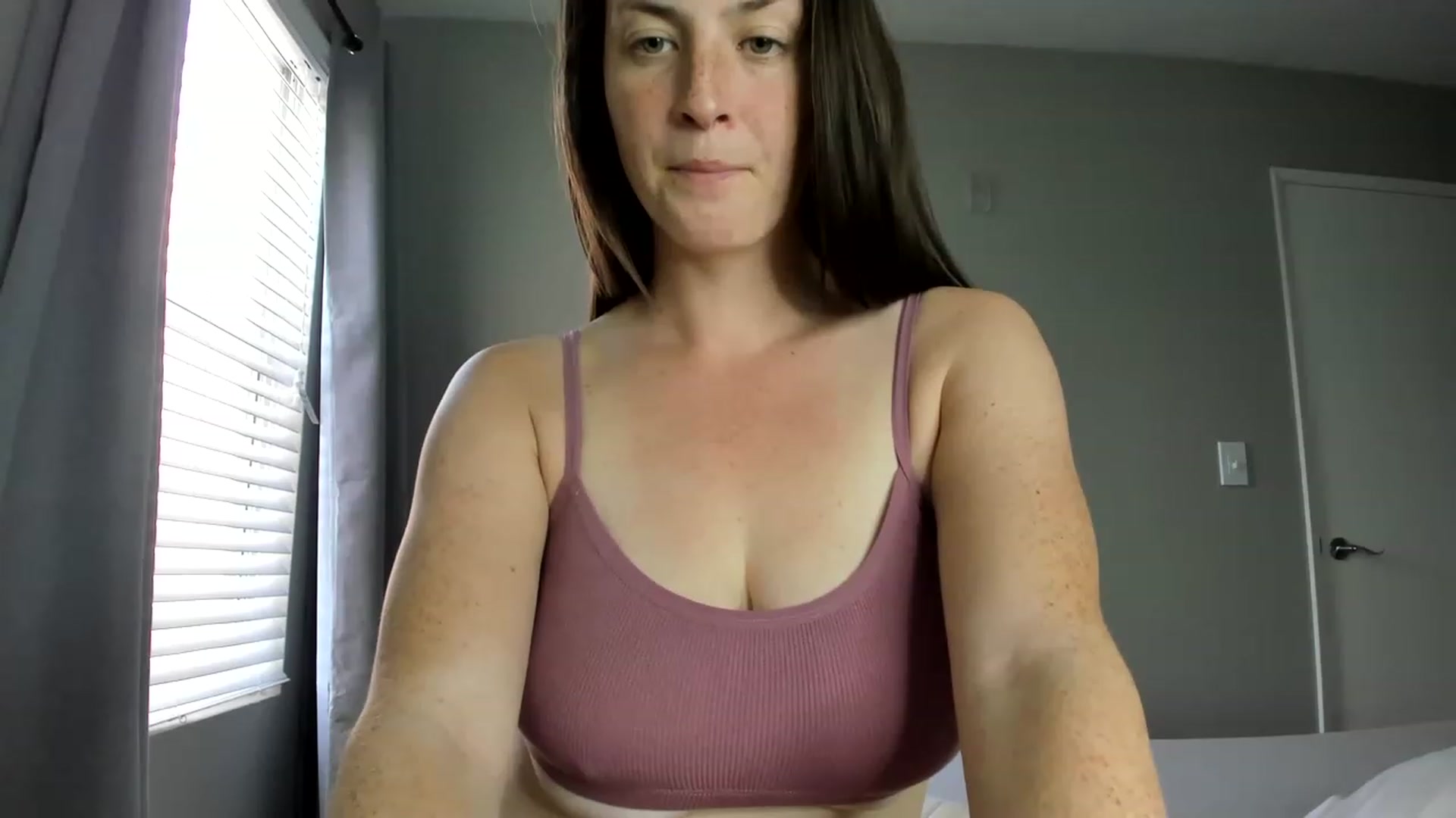 Gallery image thumbnail from Araisyours's myfreecams stream on, 01/19/2023, 16:23 image 10 of 20