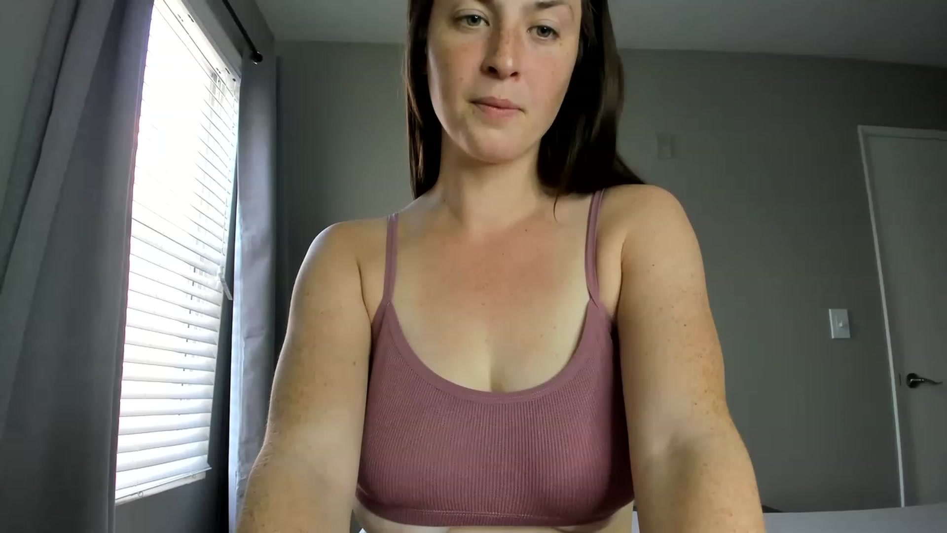 Gallery image thumbnail from Araisyours's myfreecams stream on, 01/19/2023, 16:23 image 16 of 20