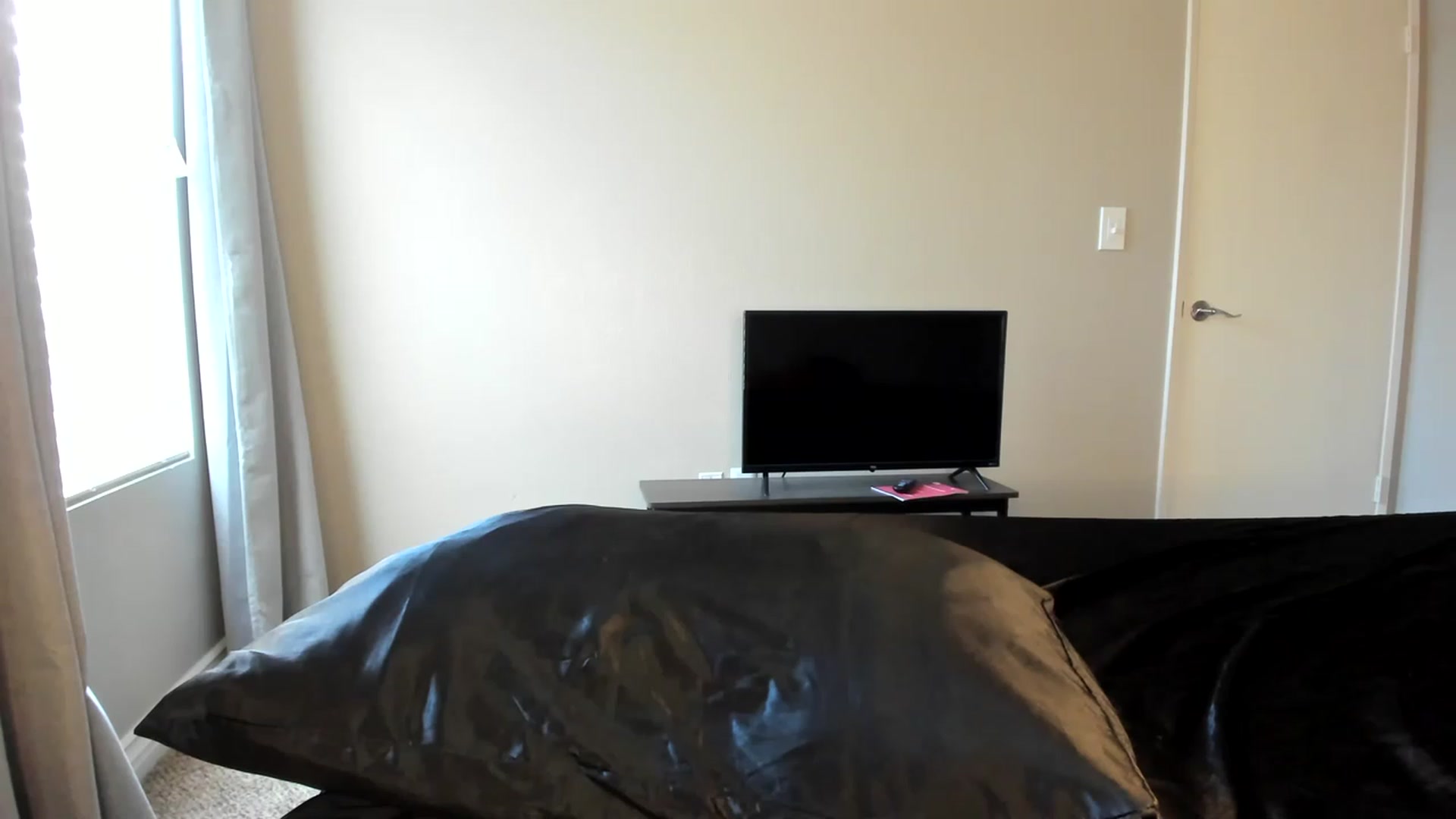 Gallery image thumbnail from Araisyours's myfreecams stream on, 04/17/2023, 16:31 image 16 of 20