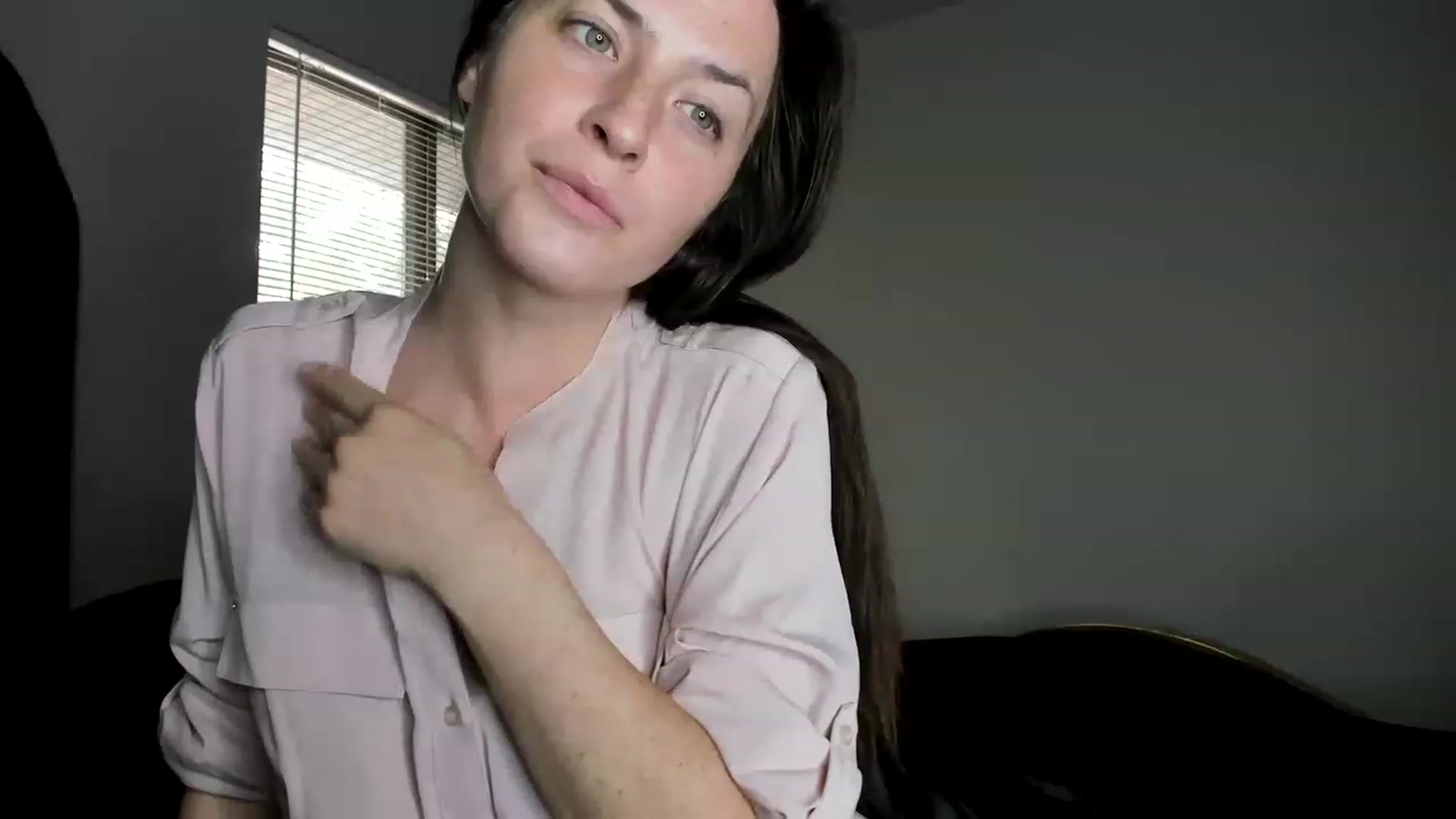 Gallery image thumbnail from Araisyours's myfreecams stream on, 06/06/2023, 14:10 image 6 of 20