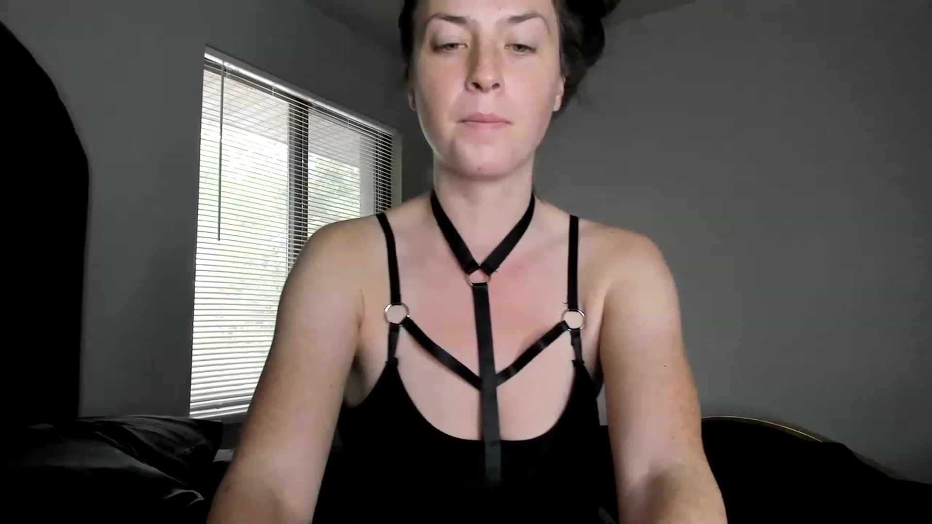 Gallery image thumbnail from Araisyours's myfreecams stream on, 06/10/2023, 13:04 image 13 of 20