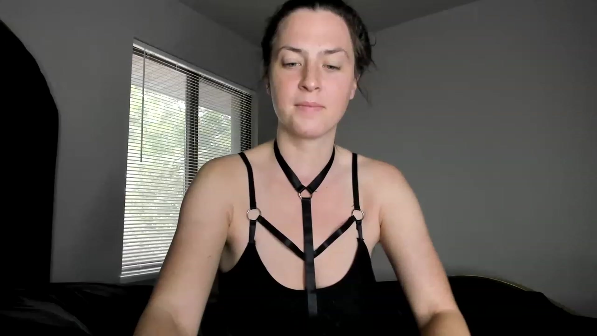 Gallery image thumbnail from Araisyours's myfreecams stream on, 06/10/2023, 13:04 image 4 of 20