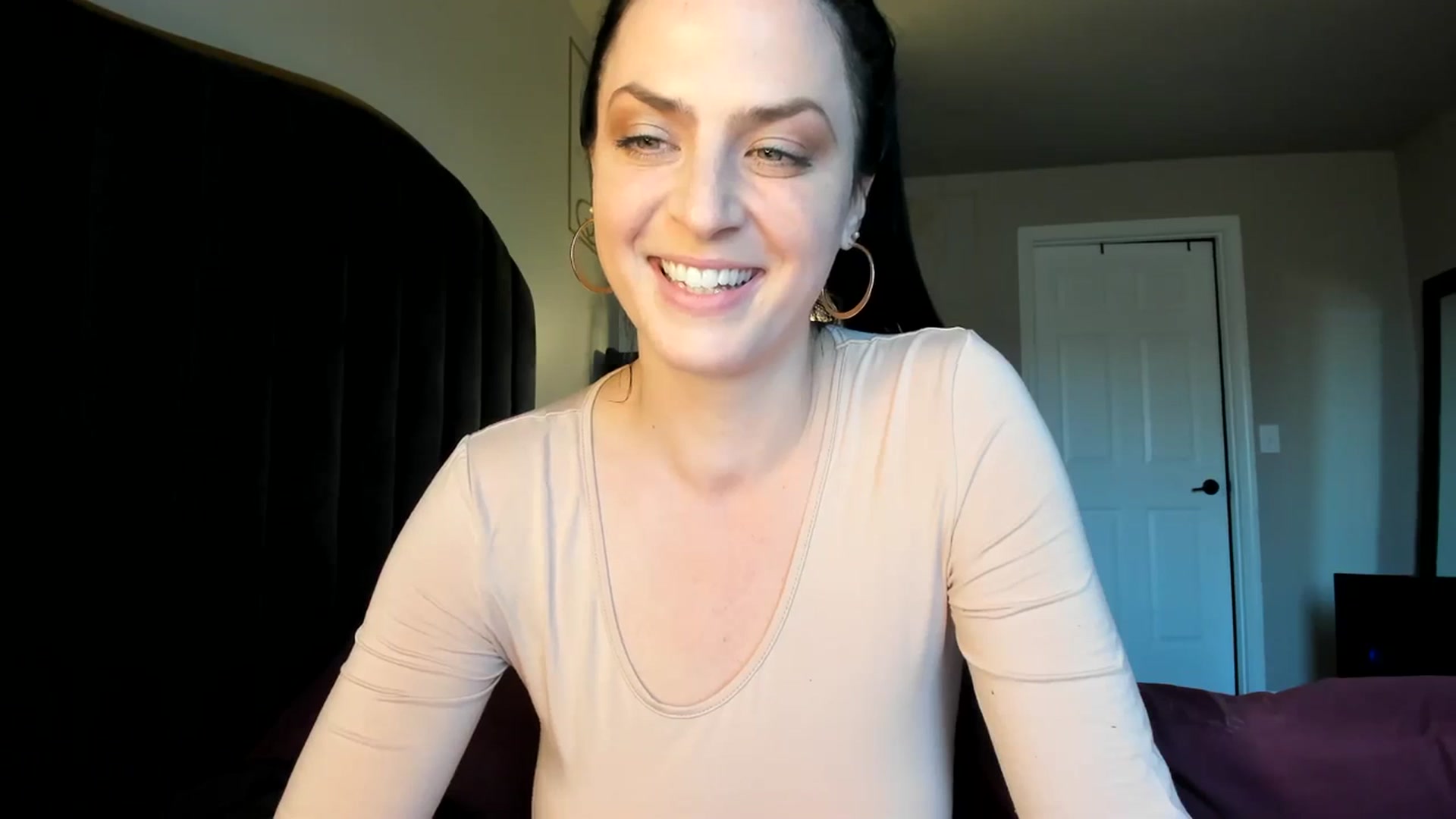 Gallery image thumbnail from Araisyours's myfreecams stream on, 04/15/2024, 14:06 image 8 of 20