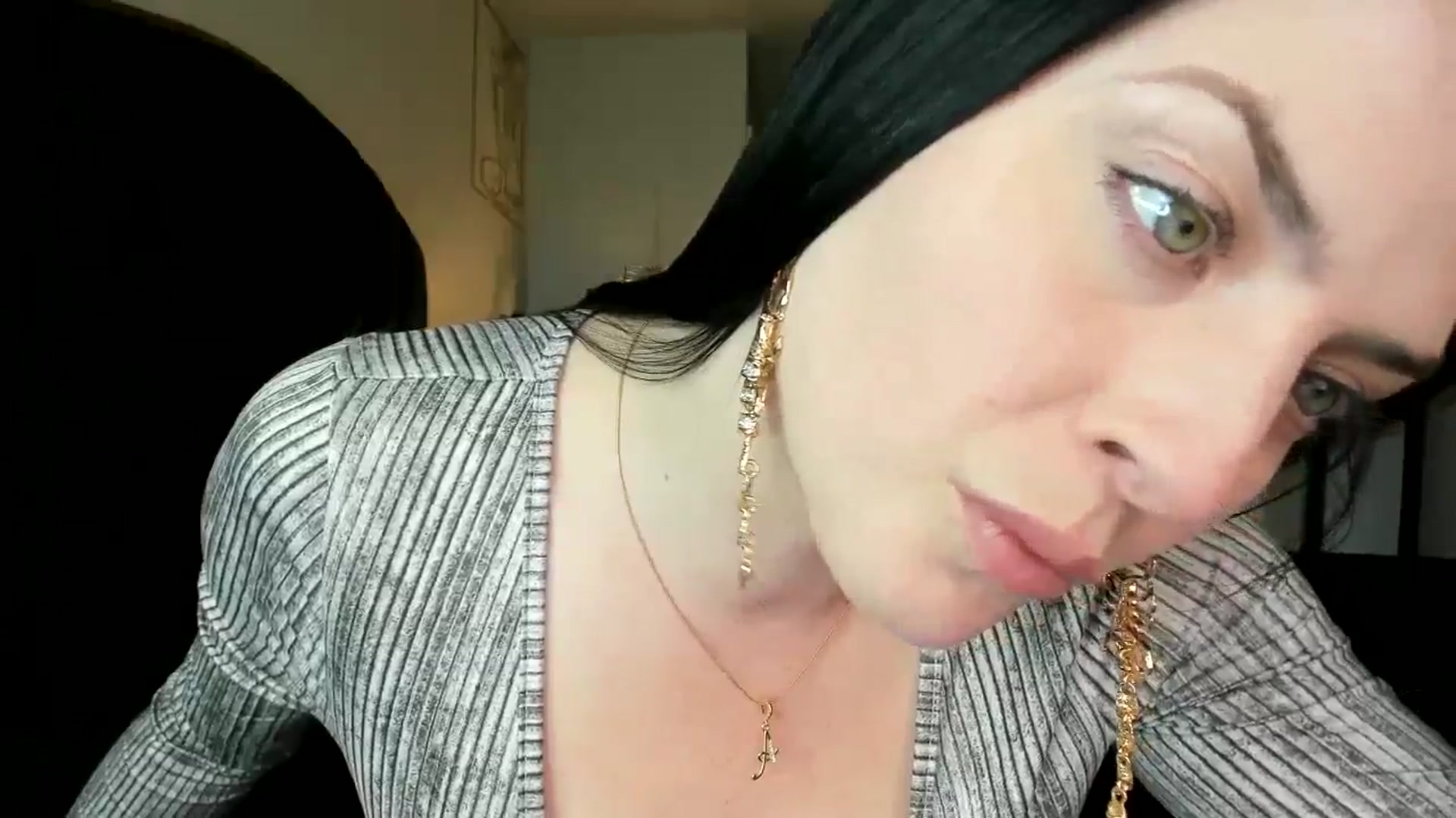 Gallery image thumbnail from Araisyours's myfreecams stream on, 04/18/2024, 13:53 image 5 of 20
