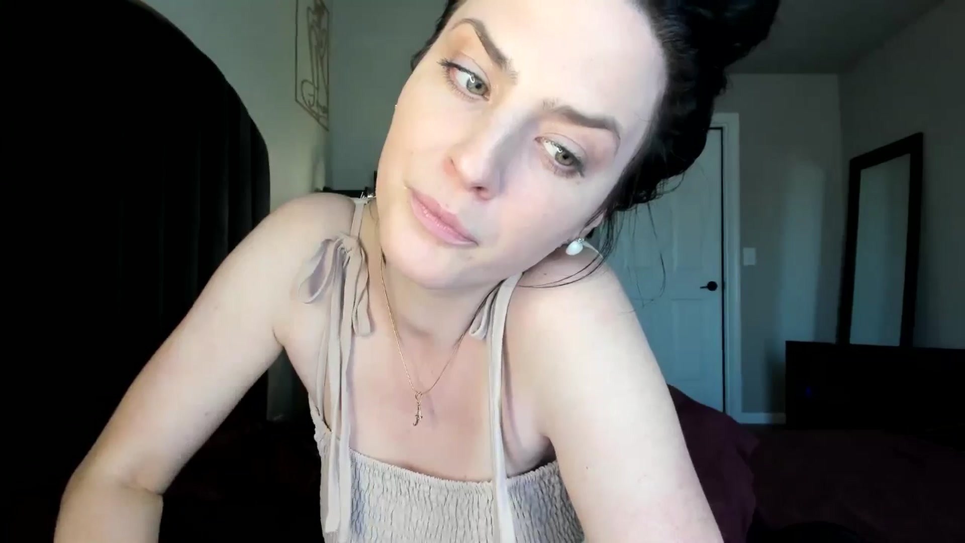 Gallery image thumbnail from Araisyours's myfreecams stream on, 04/22/2024, 12:51 image 4 of 20