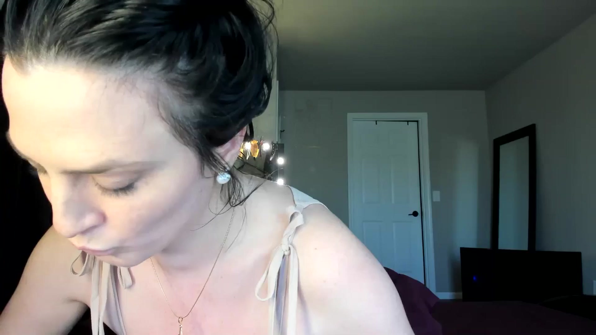 Gallery image thumbnail from Araisyours's myfreecams stream on, 04/22/2024, 12:51 image 10 of 20