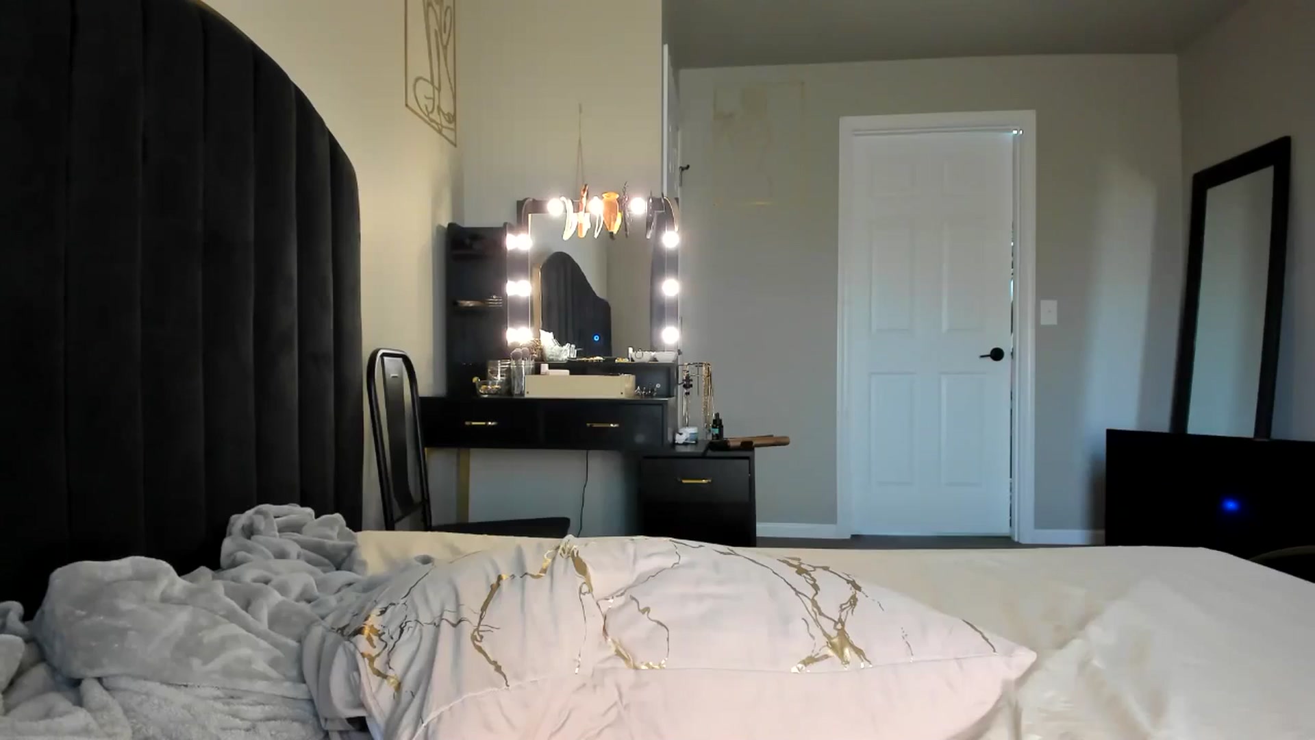 Gallery image thumbnail from Araisyours's myfreecams stream on, 05/06/2024, 13:24 image 13 of 20
