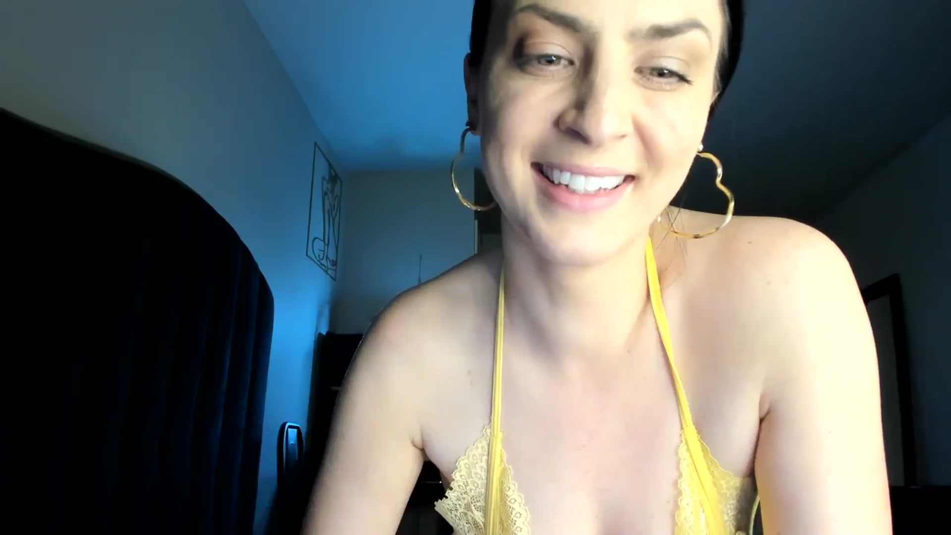 Gallery image thumbnail from Araisyours's myfreecams stream on, 05/19/2024, 13:36 image 18 of 20