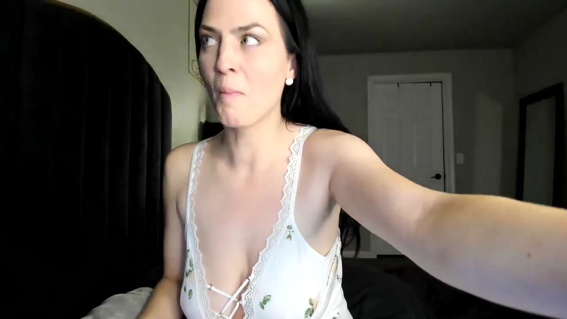 Gallery image thumbnail from Araisyours's myfreecams stream on, 05/20/2024, 12:20 image 12 of 20