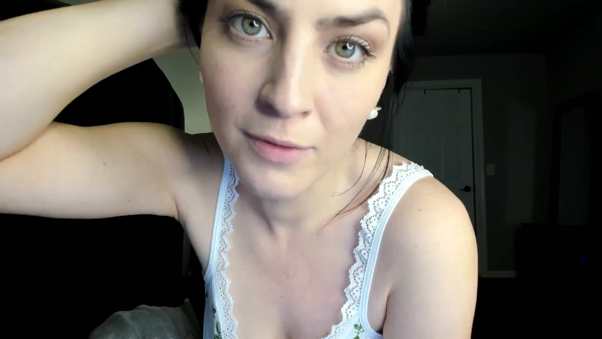 Gallery image thumbnail from Araisyours's myfreecams stream on, 05/20/2024, 12:20 image 14 of 20