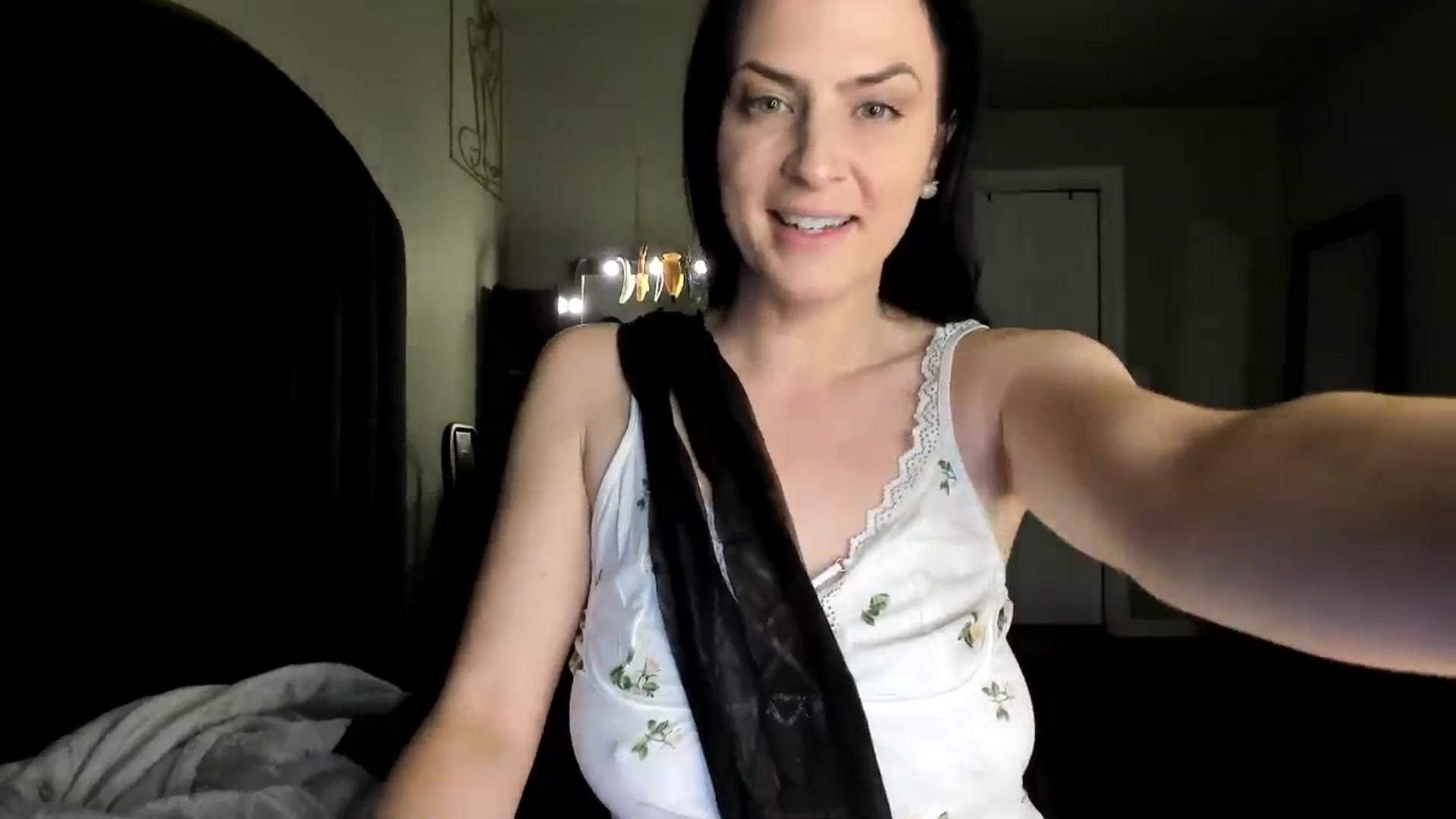 Gallery image thumbnail from Araisyours's myfreecams stream on, 05/20/2024, 12:20 image 19 of 20