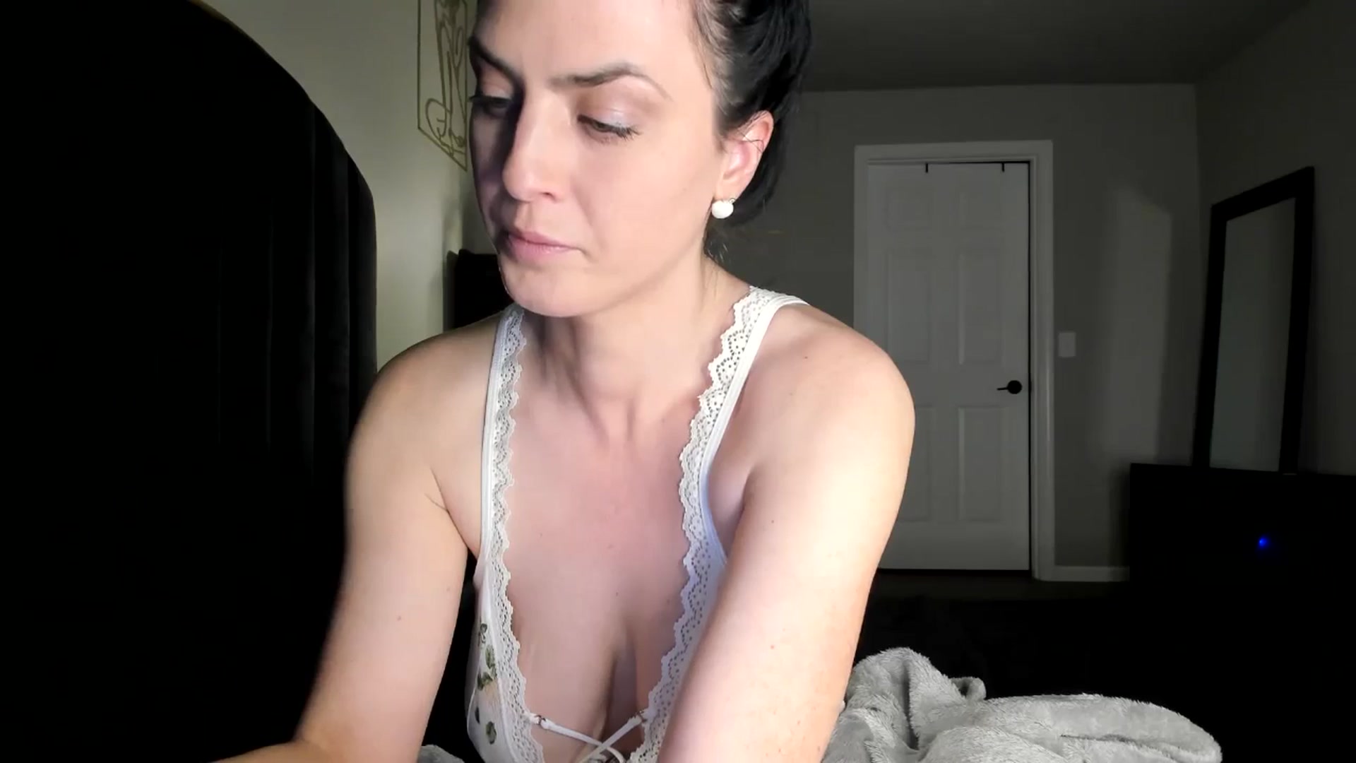 Gallery image thumbnail from Araisyours's myfreecams stream on, 05/20/2024, 14:37 image 15 of 20
