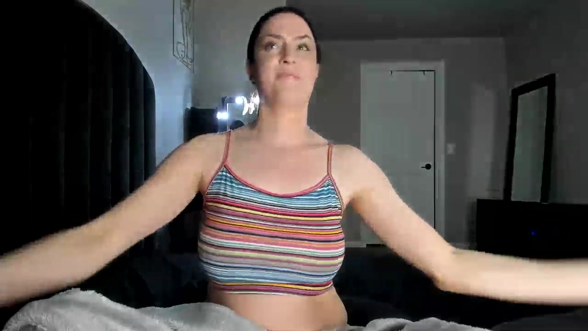 Gallery image thumbnail from Araisyours's myfreecams stream on, 05/23/2024, 15:25 image 4 of 20