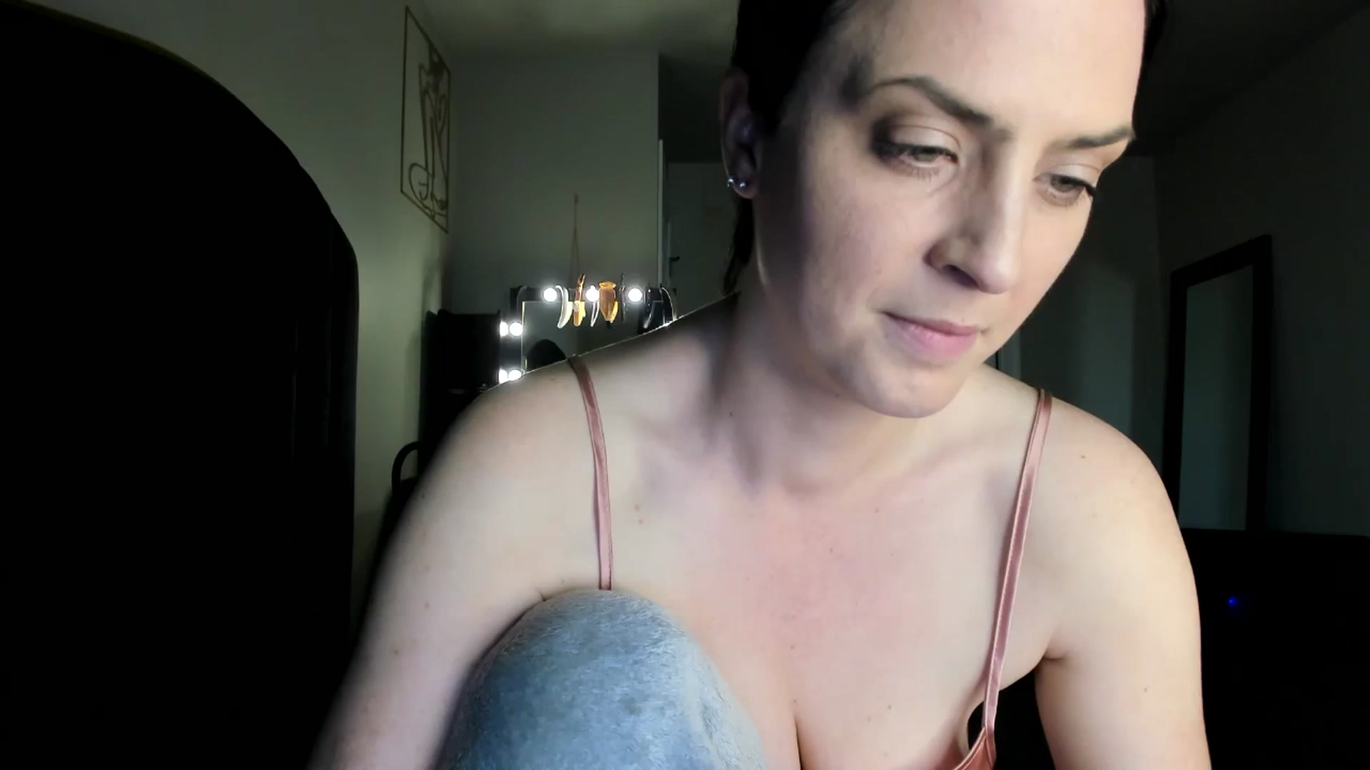 Gallery image thumbnail from Araisyours's myfreecams stream on, 05/25/2024, 15:23 image 19 of 20