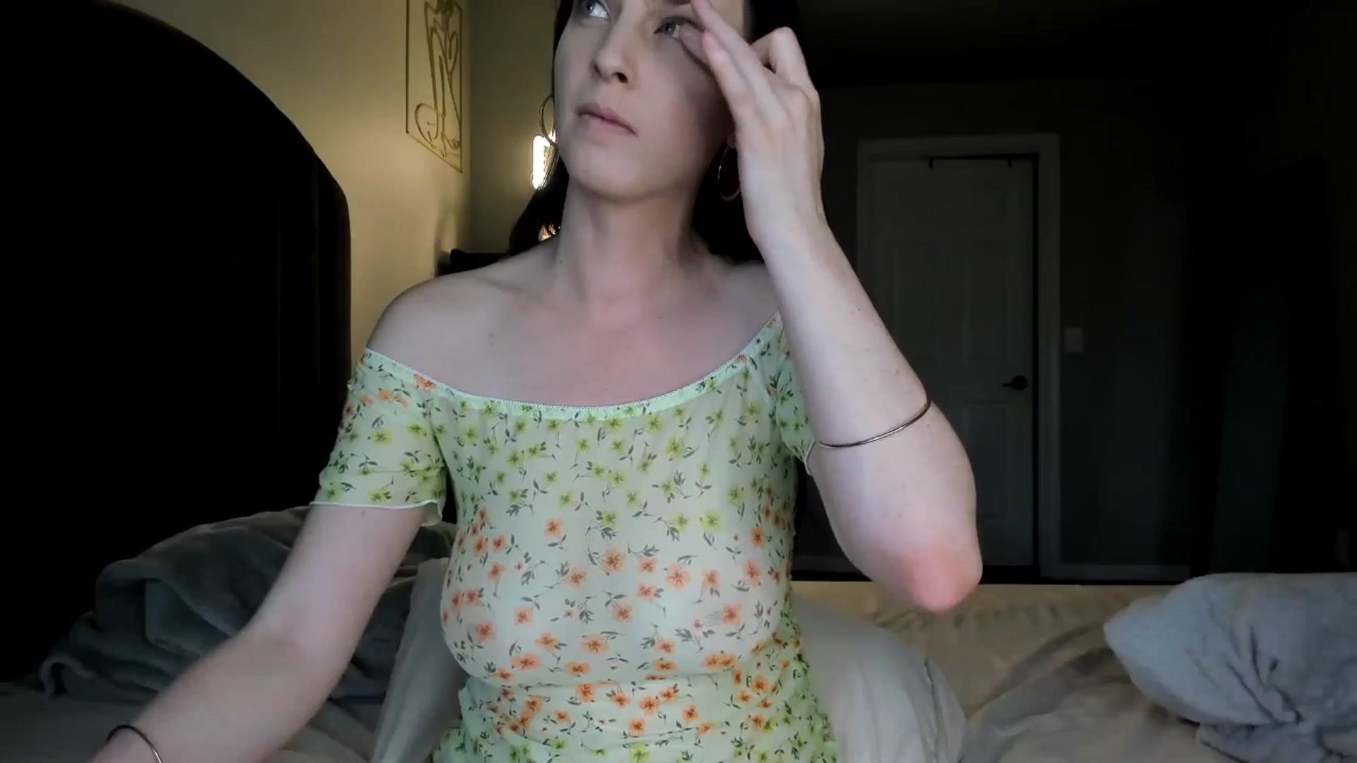 Gallery image thumbnail from Araisyours's myfreecams stream on, 07/14/2024, 16:20 image 6 of 20