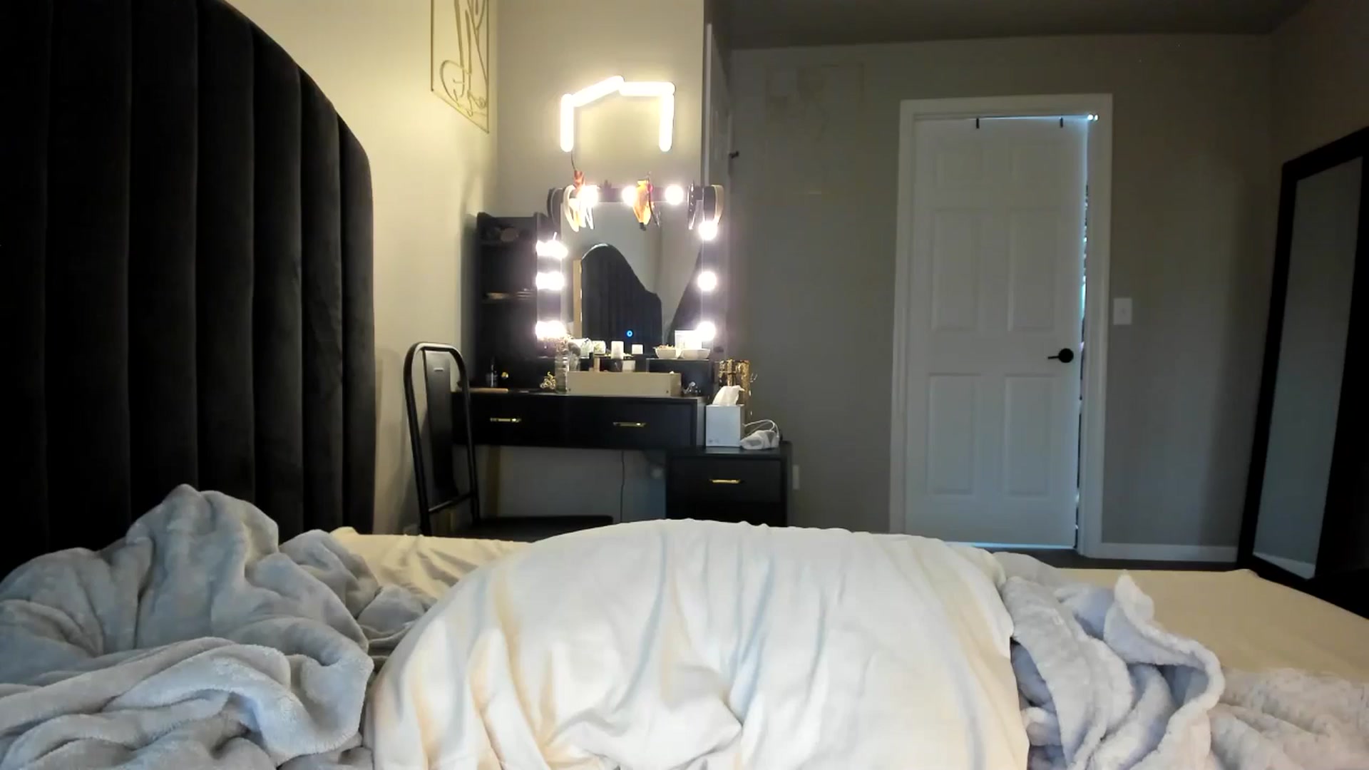 Gallery image thumbnail from Araisyours's myfreecams stream on, 07/15/2024, 16:28 image 19 of 20