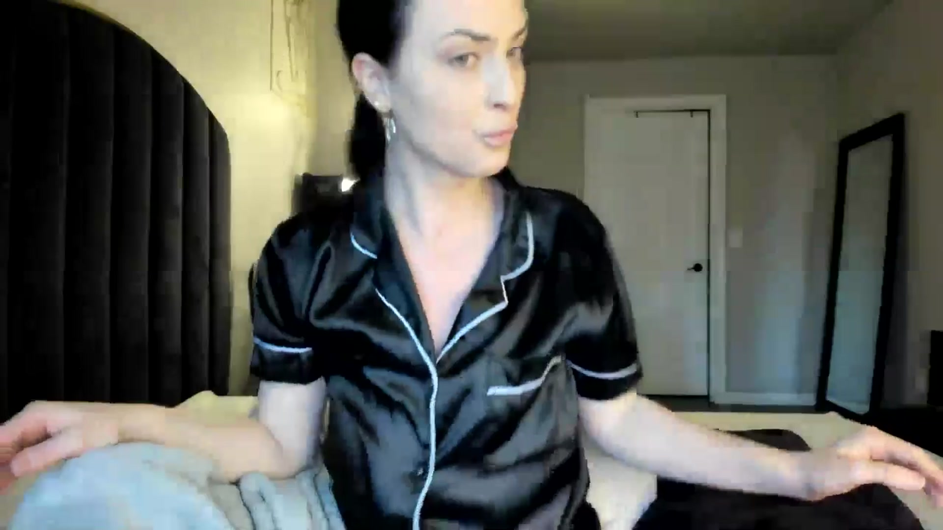 Gallery image thumbnail from Araisyours's myfreecams stream on, 07/18/2024, 14:58 image 12 of 20